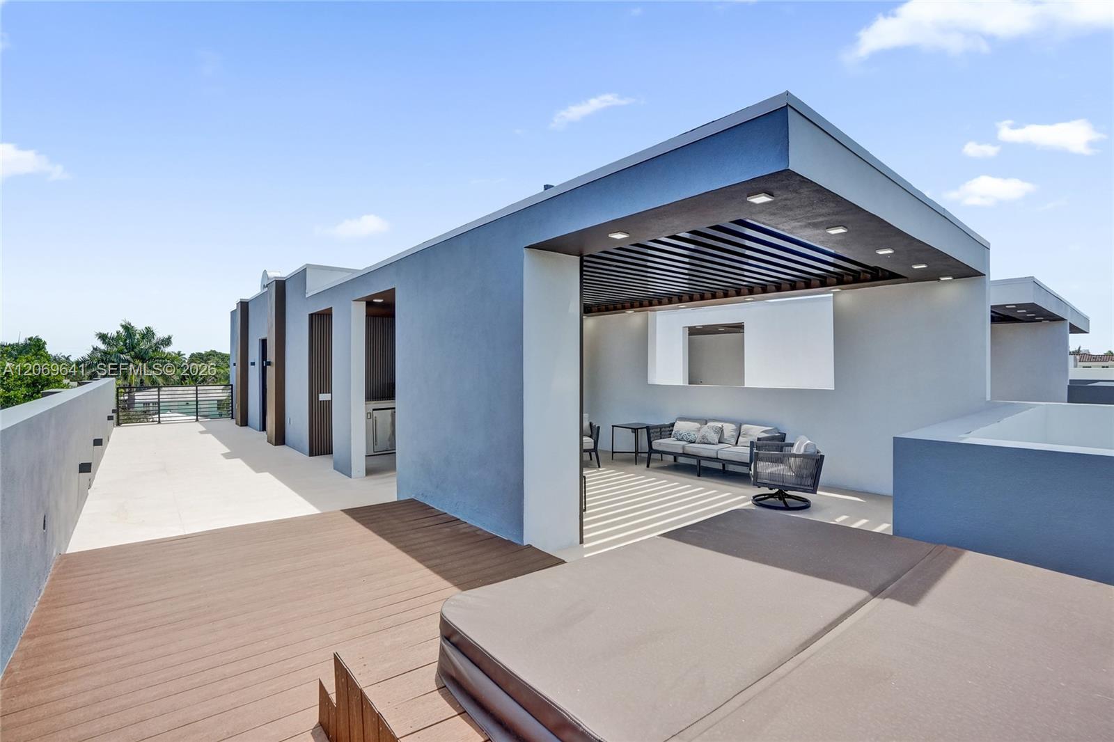 Ver detalles / 11050 sq. ft. $ 2026-08-11 0 foto