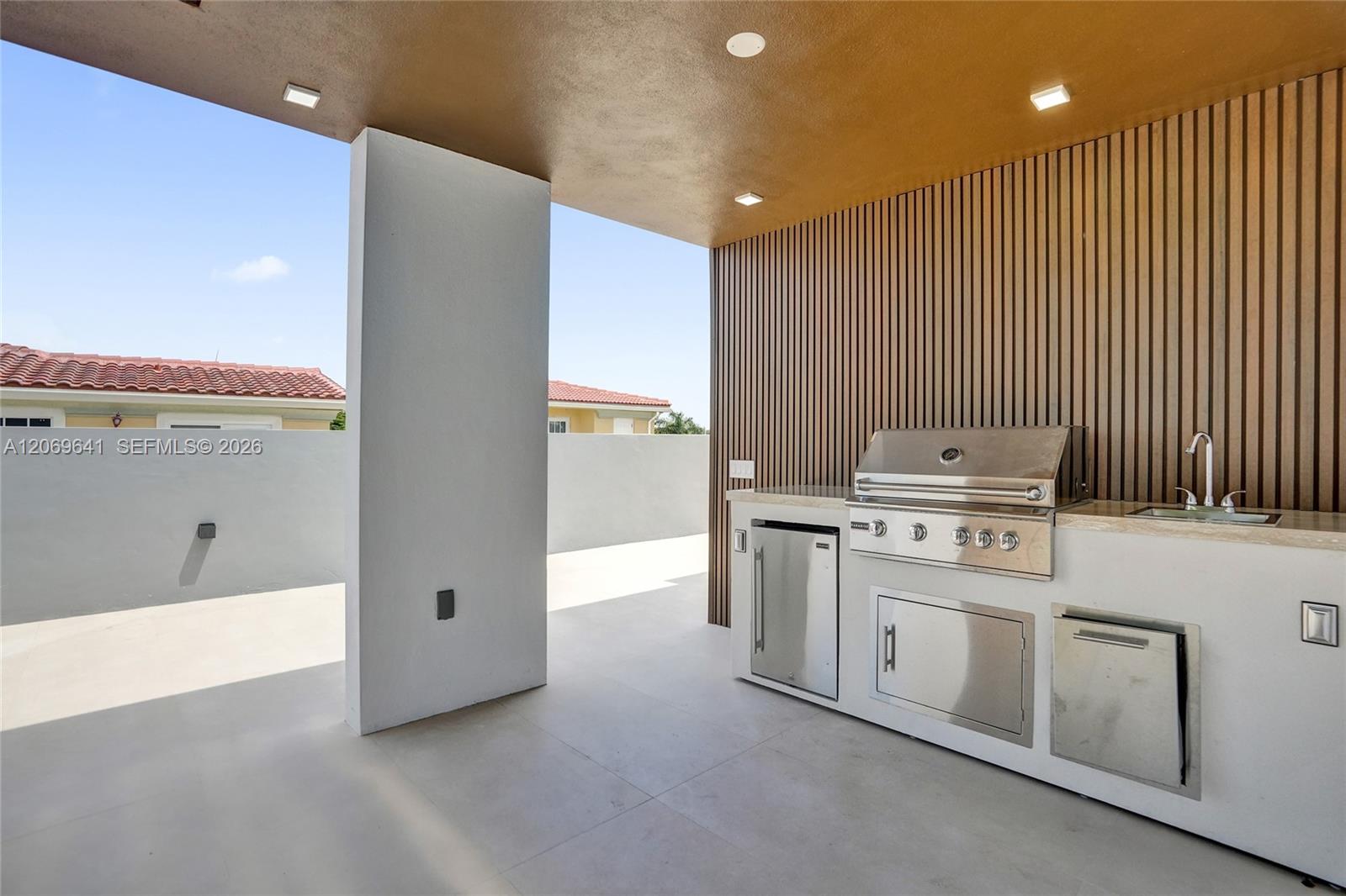 Ver detalles / 11050 sq. ft. $ 2026-08-11 0 foto