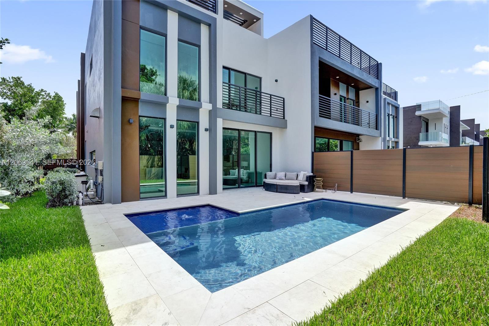 Ver detalles / 11050 sq. ft. $ 2026-08-11 0 foto
