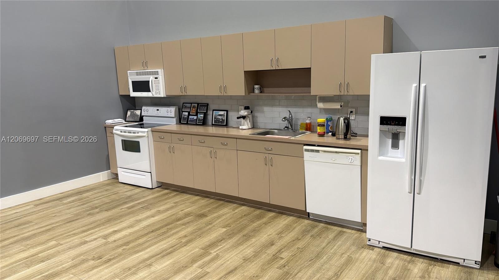 Ver detalles 9 / sq. ft. $ 2026-08-20 0 foto