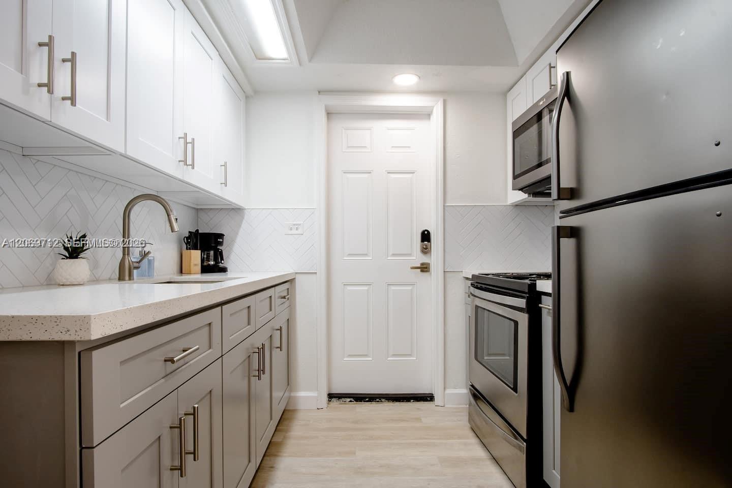 See details / 2552 sq. ft. $ 2026-08-12 0 Photo