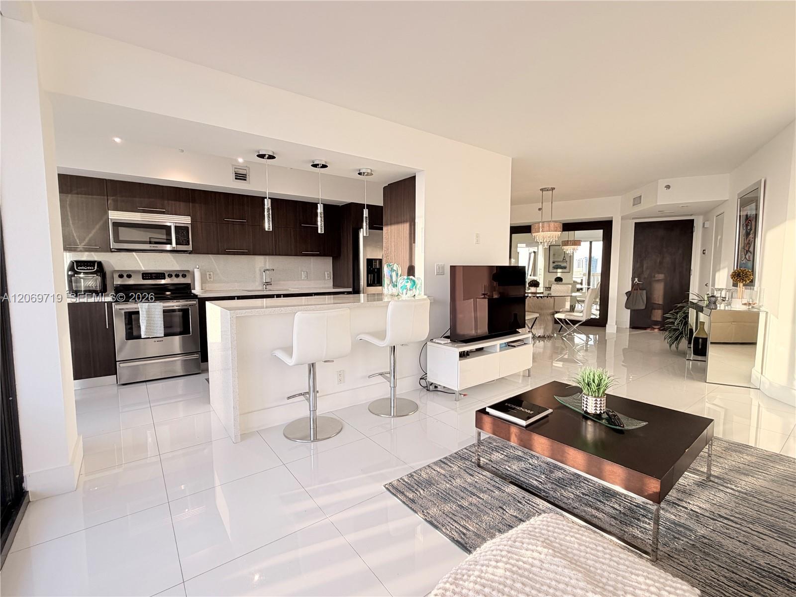 1911 2 / 2 1140 sq. ft. $ 2026-08-12 0 foto