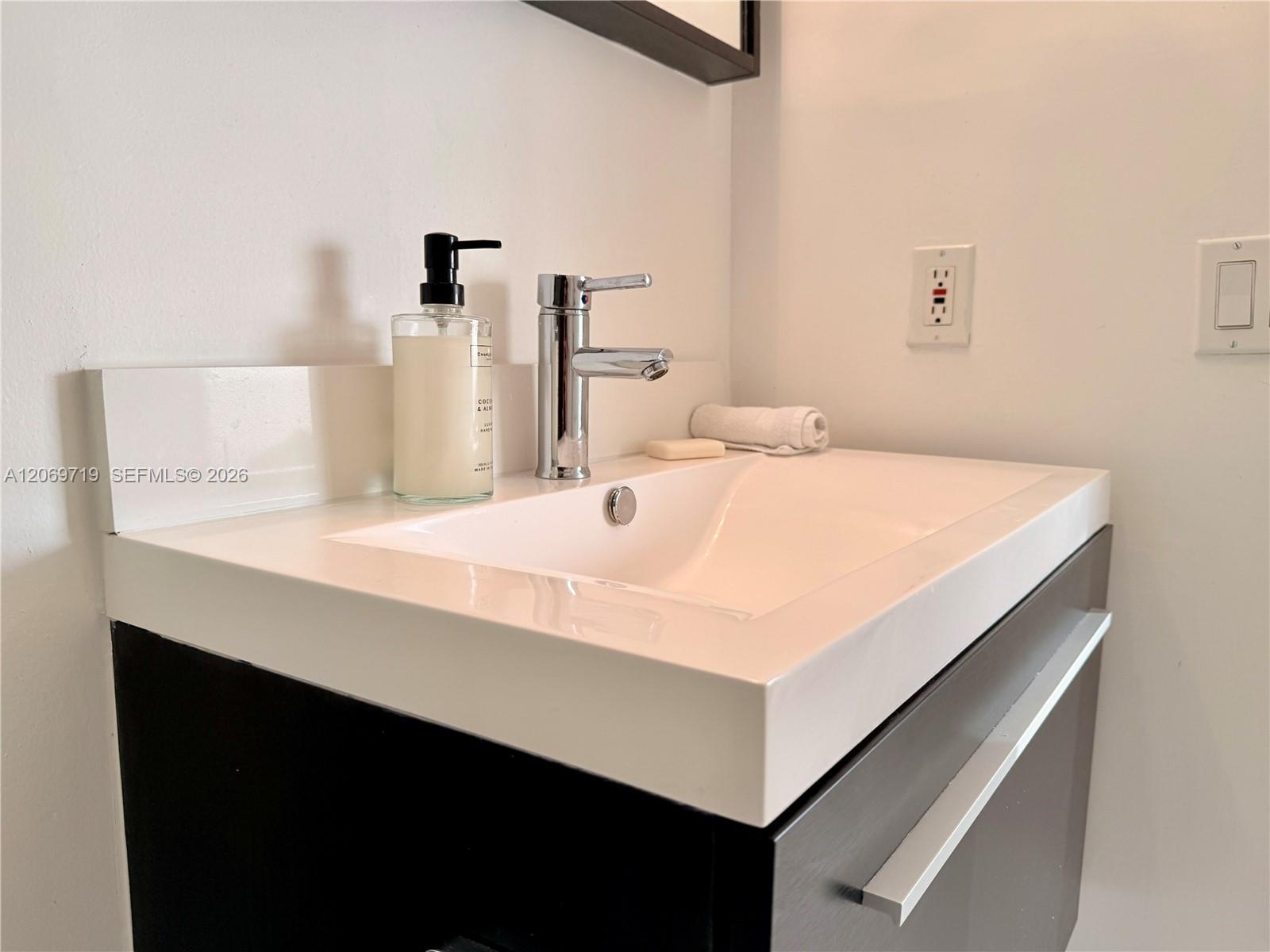 1911 2 / 2 1140 sq. ft. $ 2026-08-12 0 foto