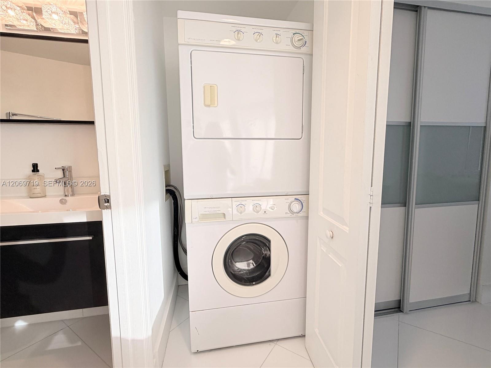 1911 2 / 2 1140 sq. ft. $ 2026-08-12 0 foto