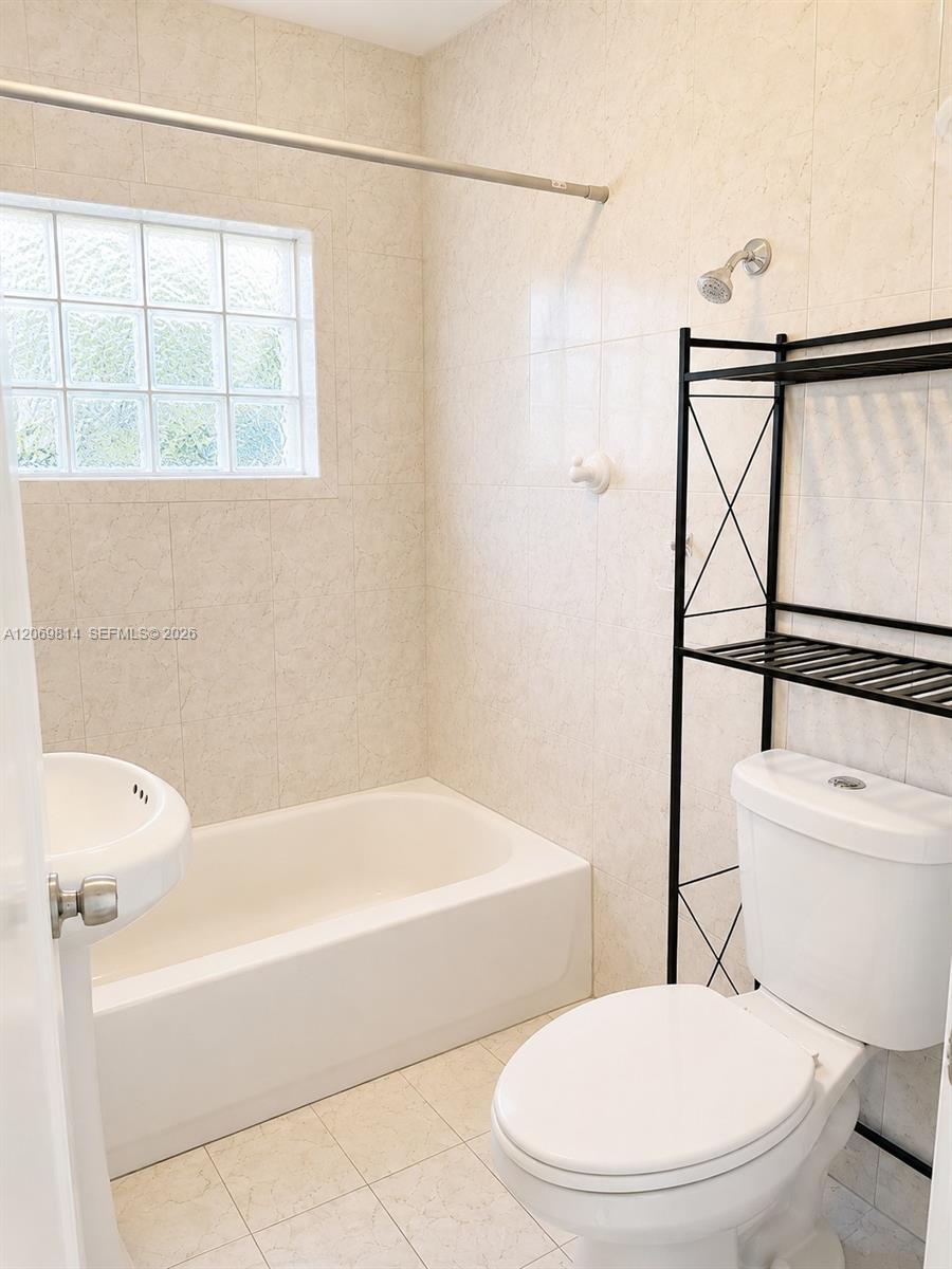   /  1705 sq. ft. $ 2026-08-12 0 foto