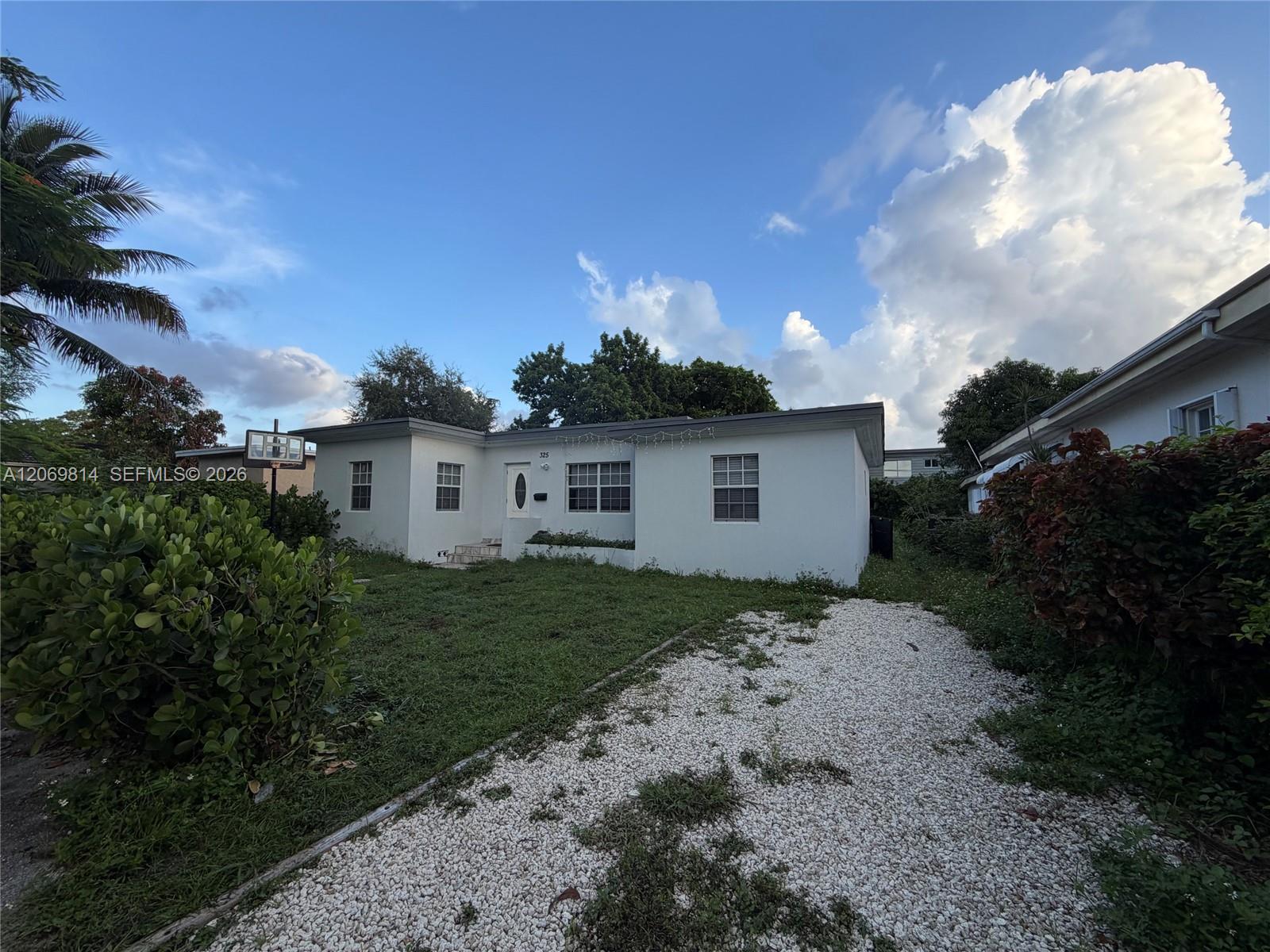   /  1705 sq. ft. $ 2026-10-09 0 foto