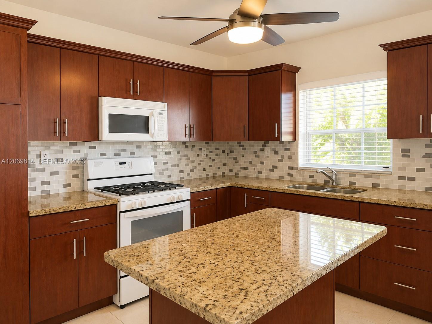   /  1705 sq. ft. $ 2026-08-12 0 foto