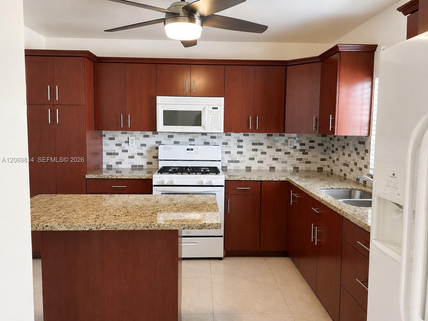   /  1705 sq. ft. $ 2026-08-12 0 foto