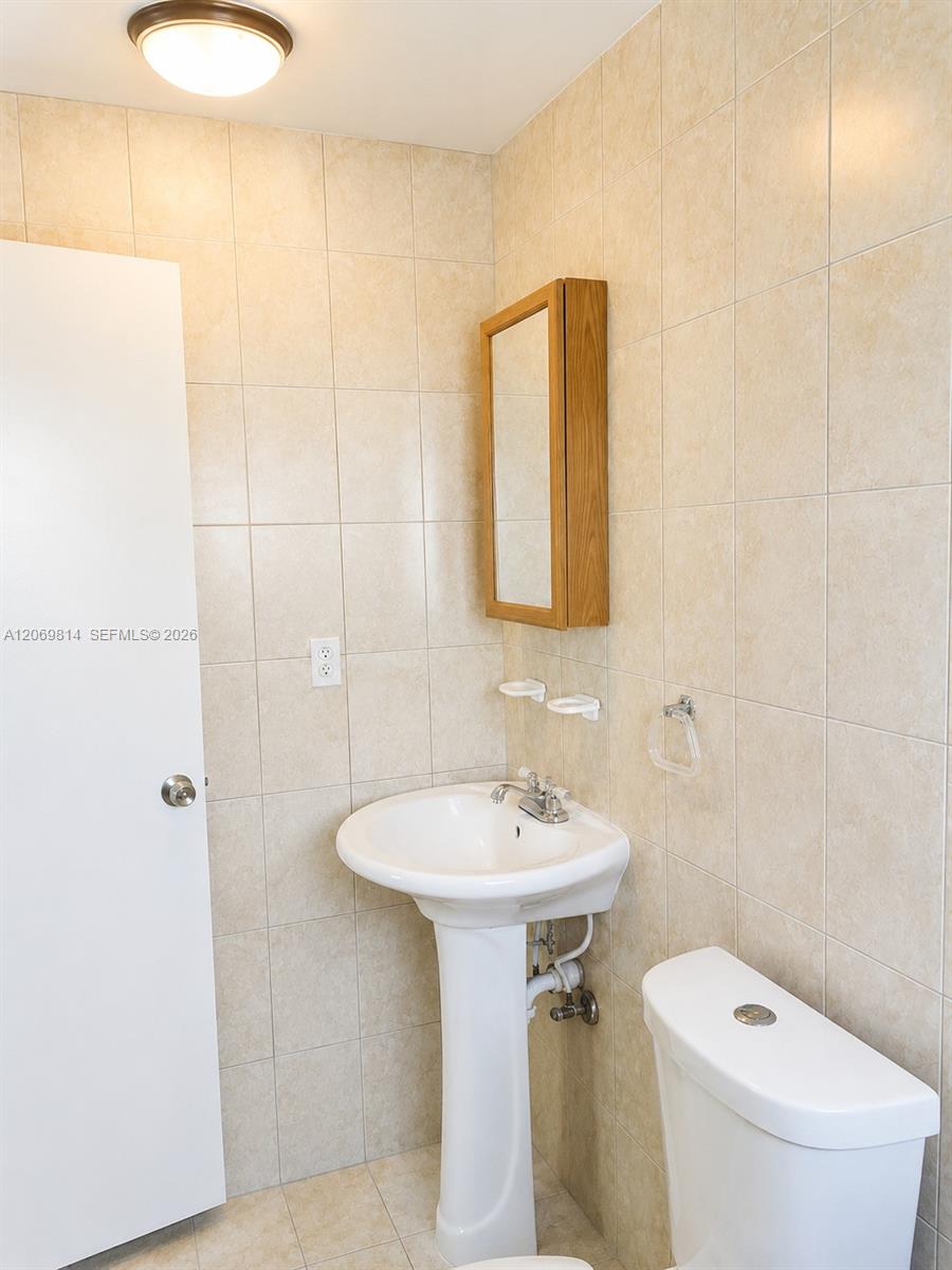   /  1705 sq. ft. $ 2026-08-12 0 foto