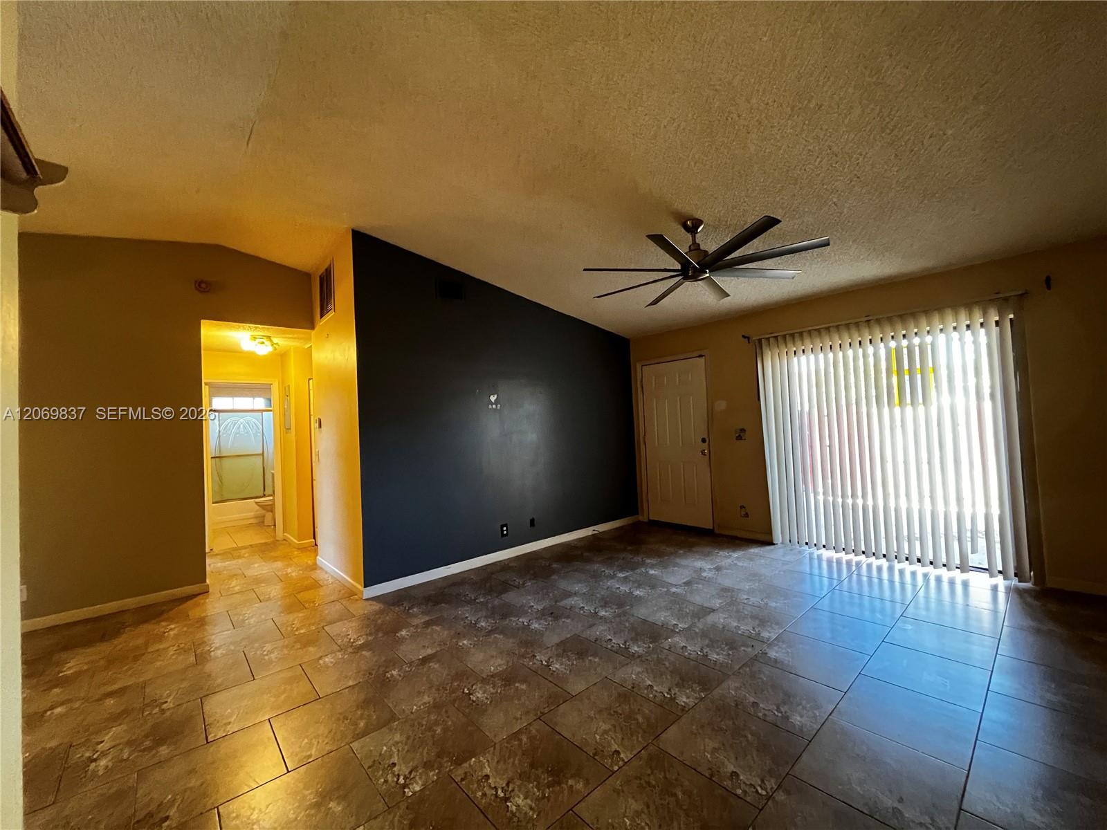 4296 2 / 2 1134 sq. ft. $ 2026-08-12 0 foto