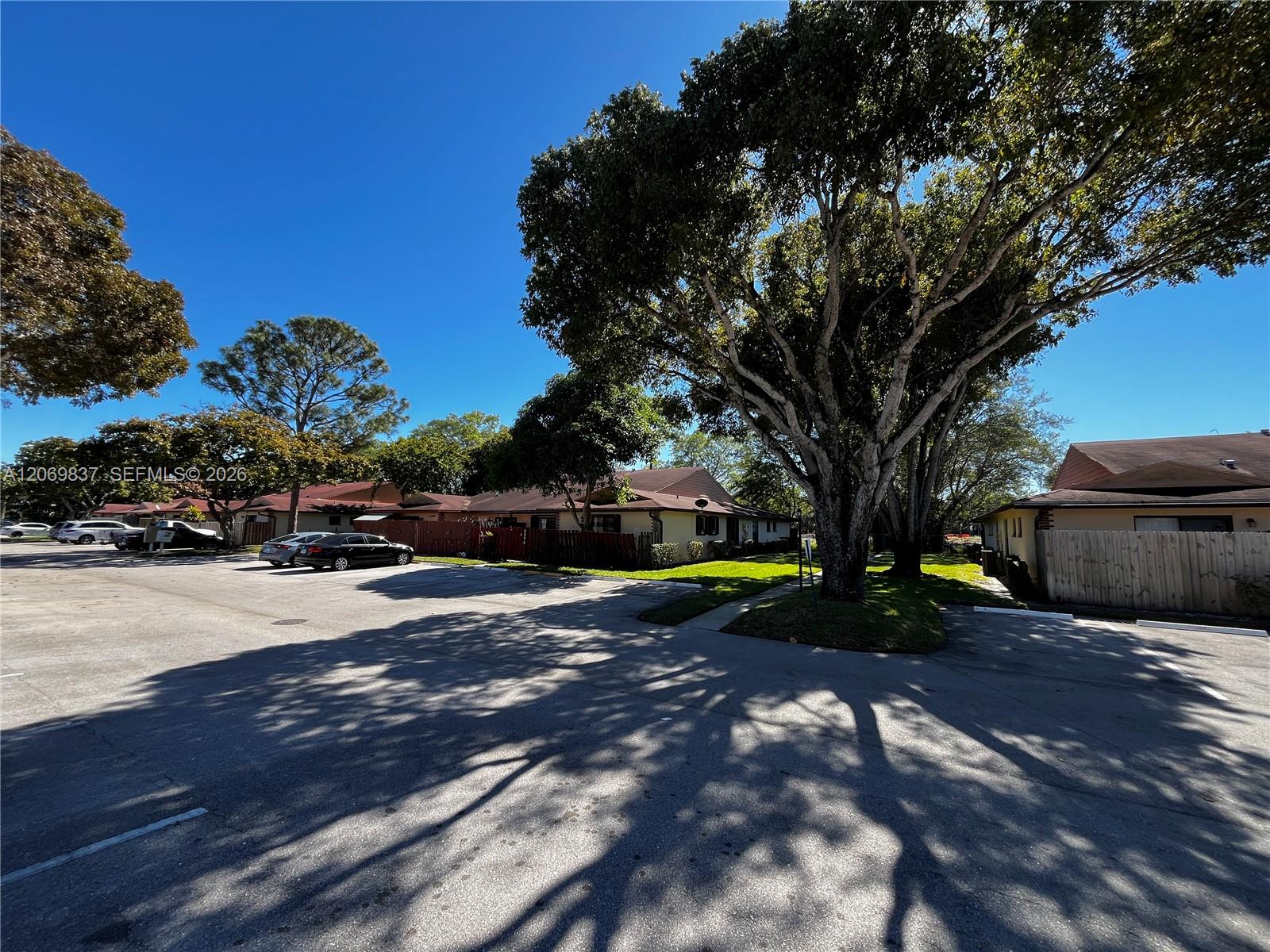 4296 2 / 2 1134 sq. ft. $ 2026-08-12 0 foto