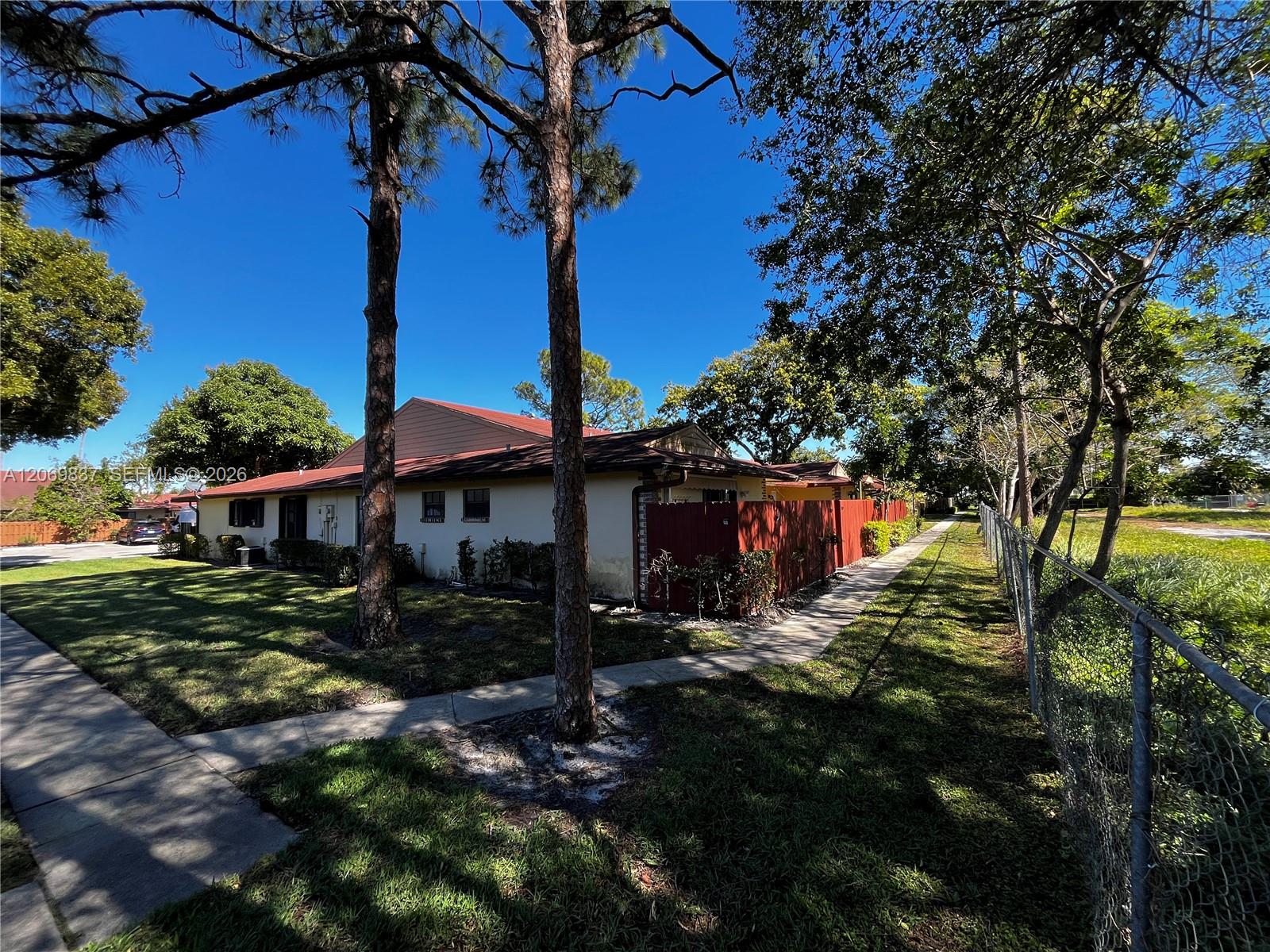 4296 2 / 2 1134 sq. ft. $ 2026-08-12 0 foto