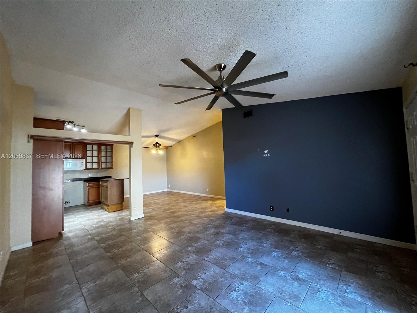 4296 2 / 2 1134 sq. ft. $ 2026-08-12 0 foto