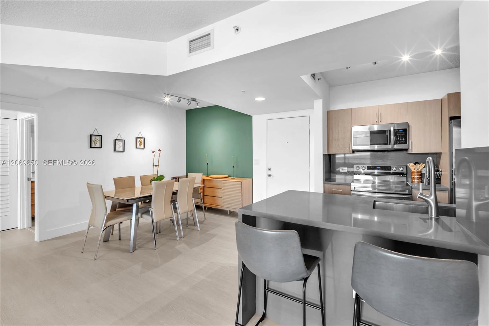 Photo of 18800 29th Ave  #517 (Fully Renovated), Aventura, Florida, 33180 - 
