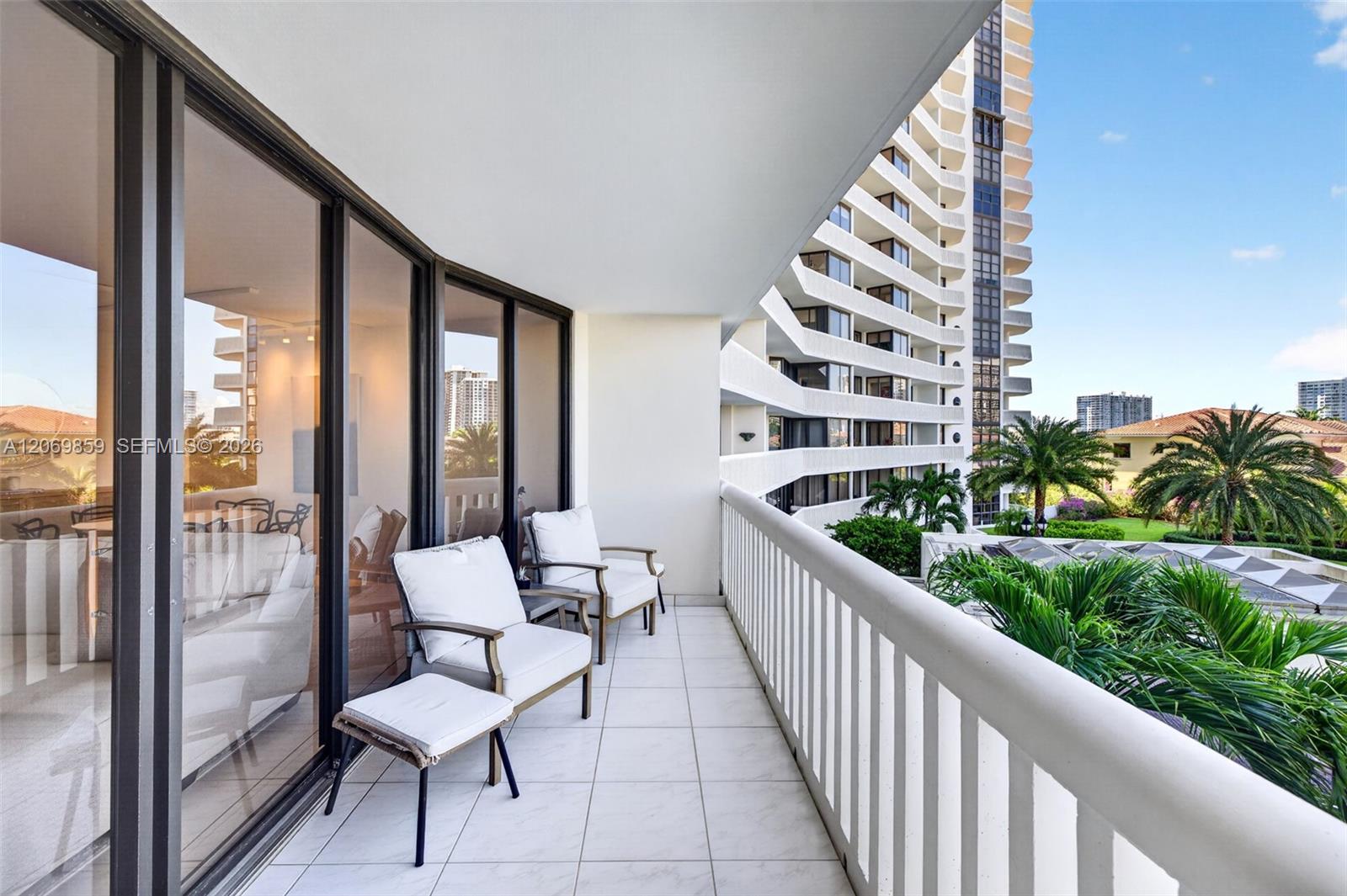 405 2 / 2 1230 sq. ft. $ 2026-08-12 0 foto