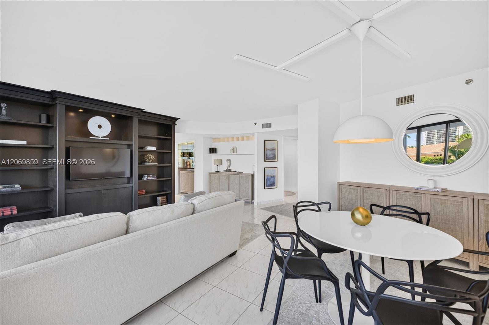 405 2 / 2 1230 sq. ft. $ 2026-08-12 0 foto