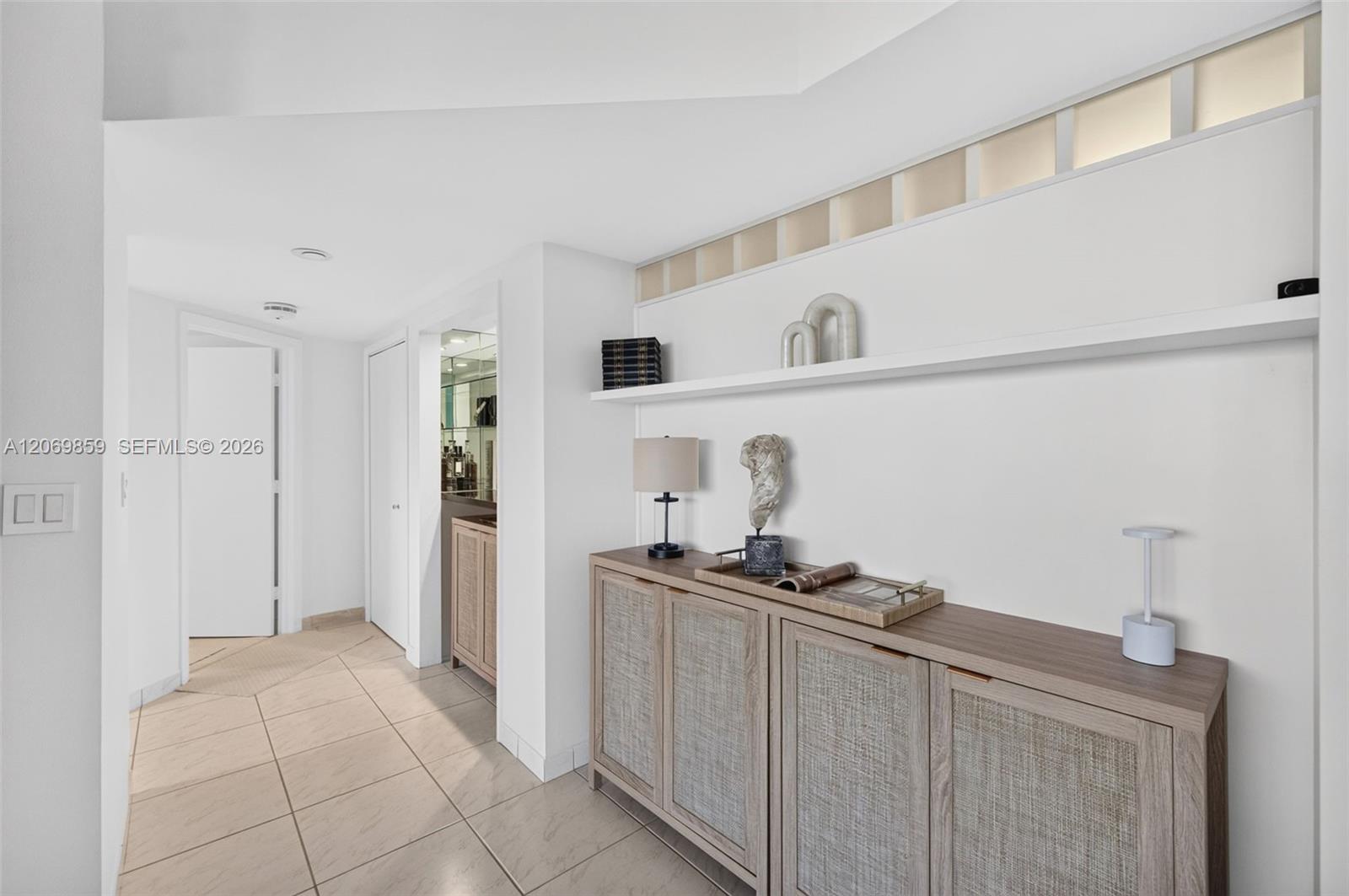 405 2 / 2 1230 sq. ft. $ 2026-08-12 0 foto