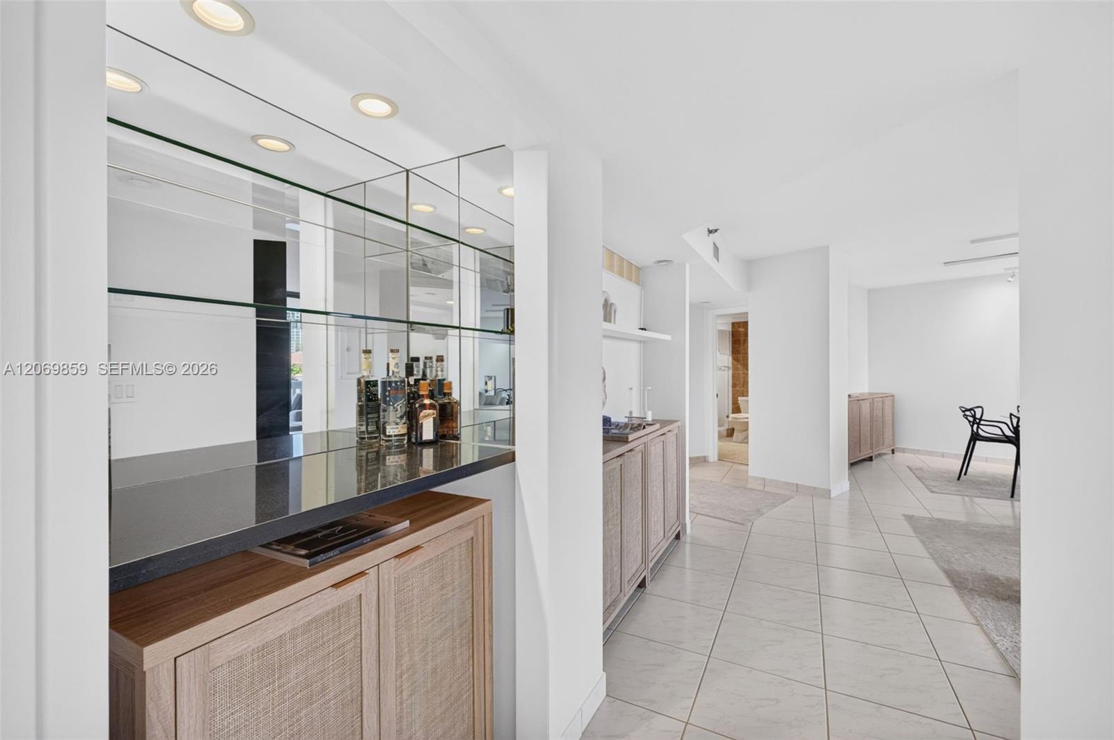 405 2 / 2 1230 sq. ft. $ 2026-08-12 0 foto