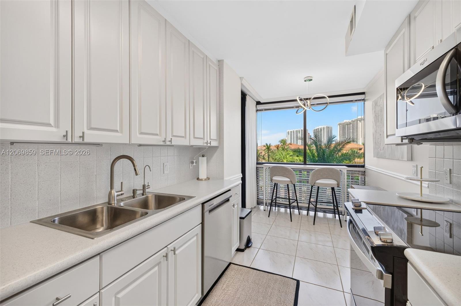 405 2 / 2 1230 sq. ft. $ 2026-08-12 0 foto