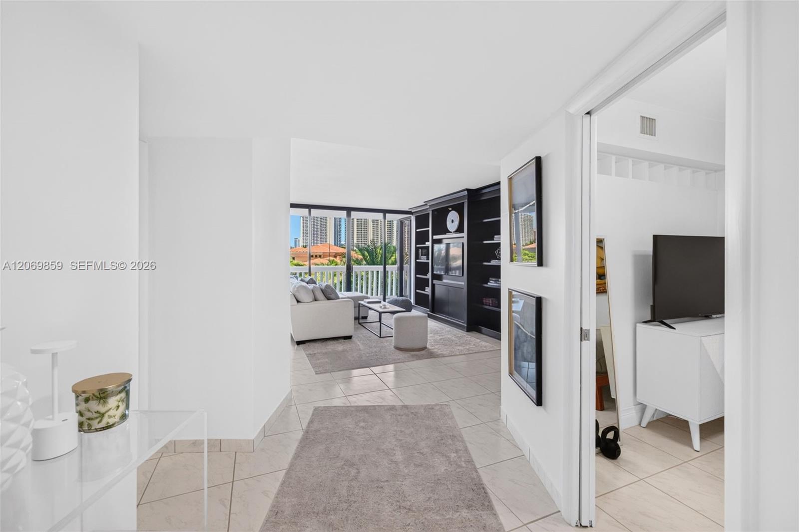 405 2 / 2 1230 sq. ft. $ 2026-08-12 0 foto