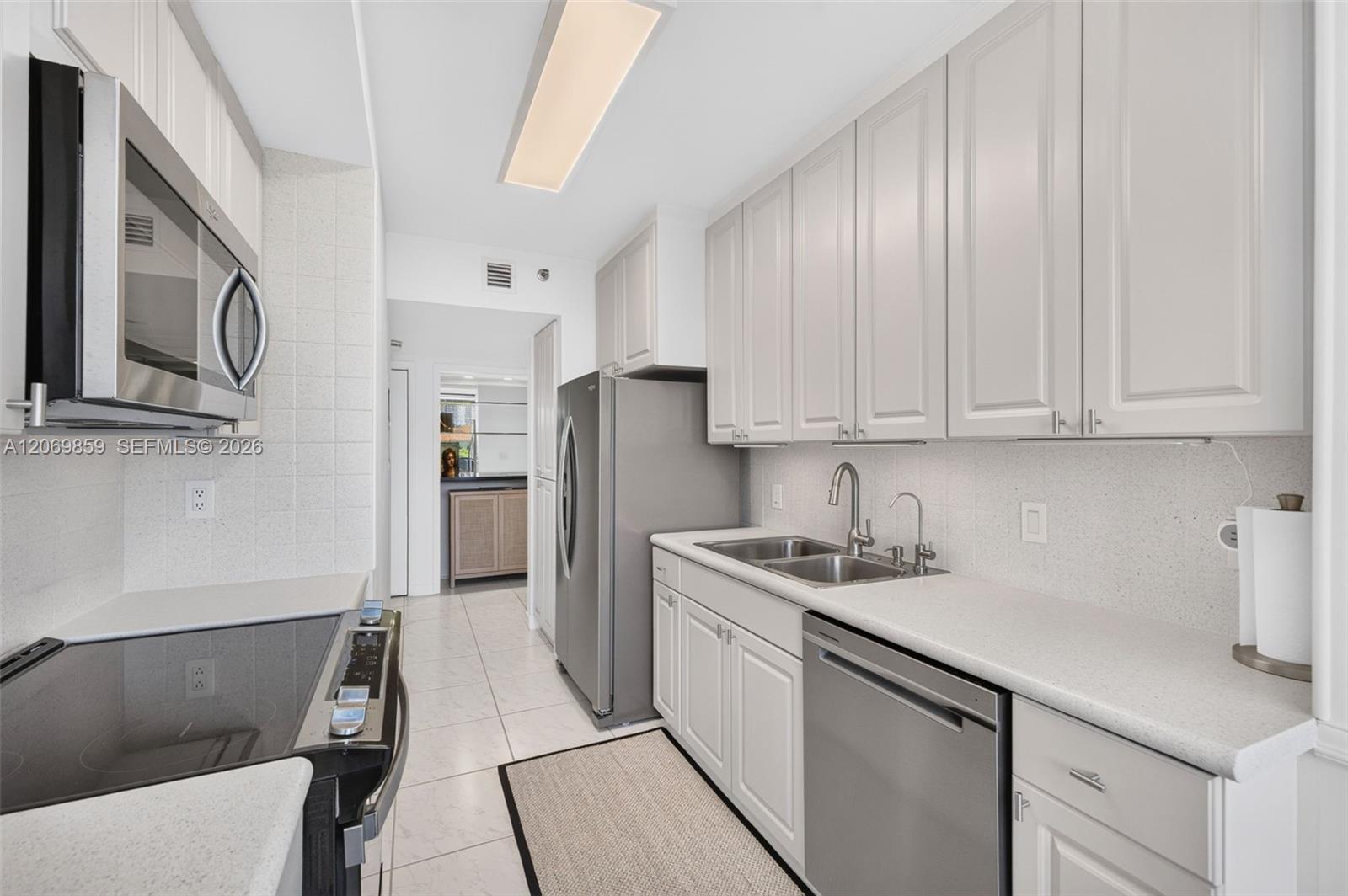 405 2 / 2 1230 sq. ft. $ 2026-08-12 0 foto