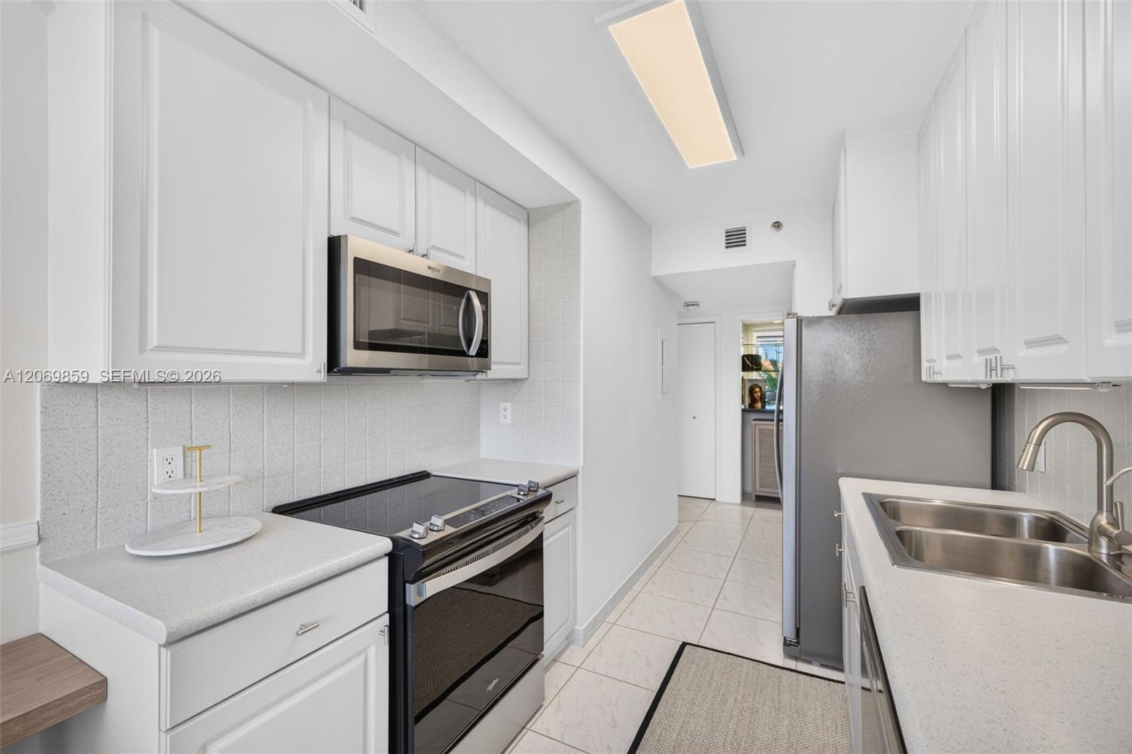 405 2 / 2 1230 sq. ft. $ 2026-08-12 0 foto