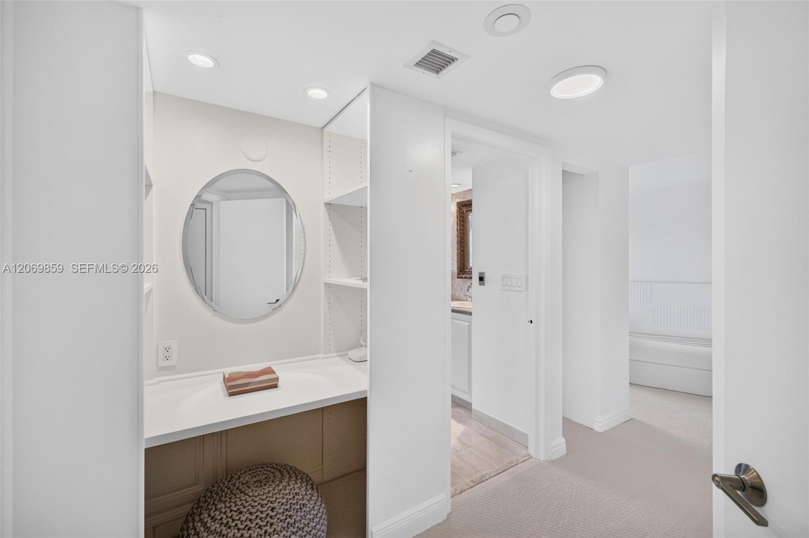 405 2 / 2 1230 sq. ft. $ 2026-08-12 0 foto