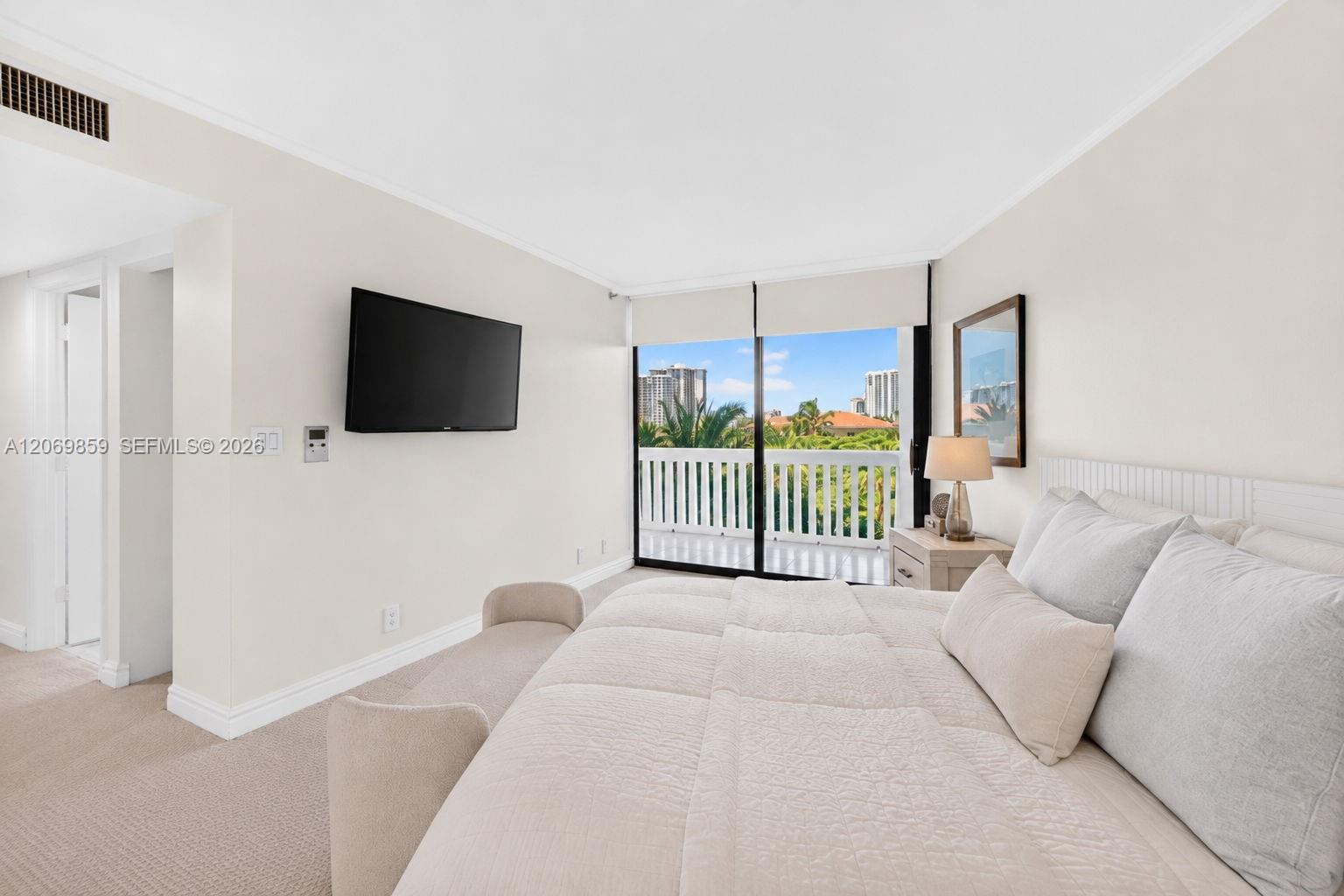 405 2 / 2 1230 sq. ft. $ 2026-08-12 0 foto