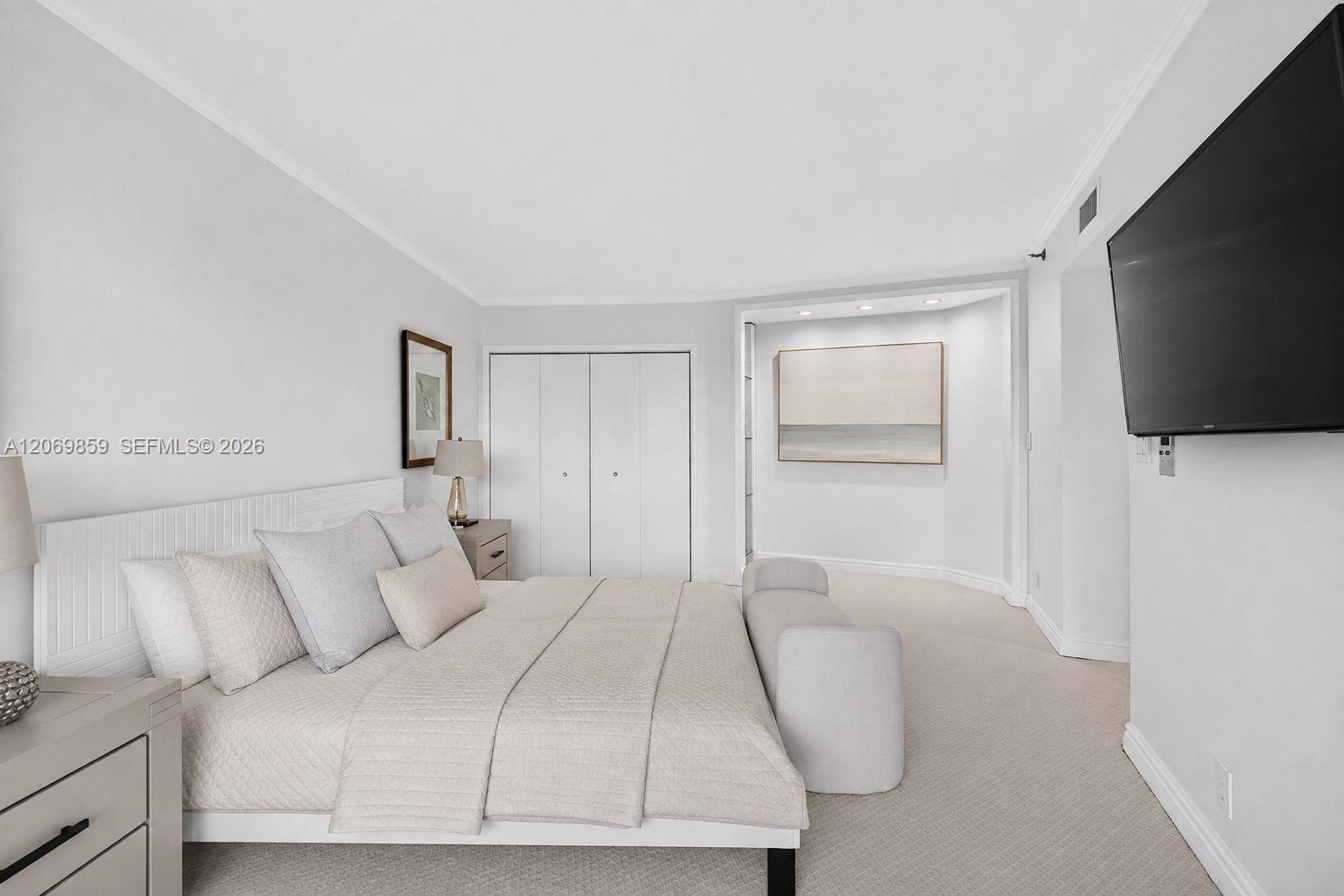 405 2 / 2 1230 sq. ft. $ 2026-08-12 0 foto