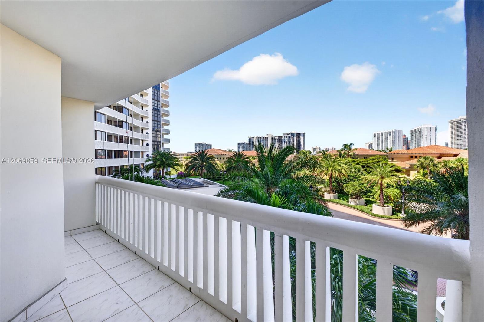405 2 / 2 1230 sq. ft. $ 2026-08-12 0 foto