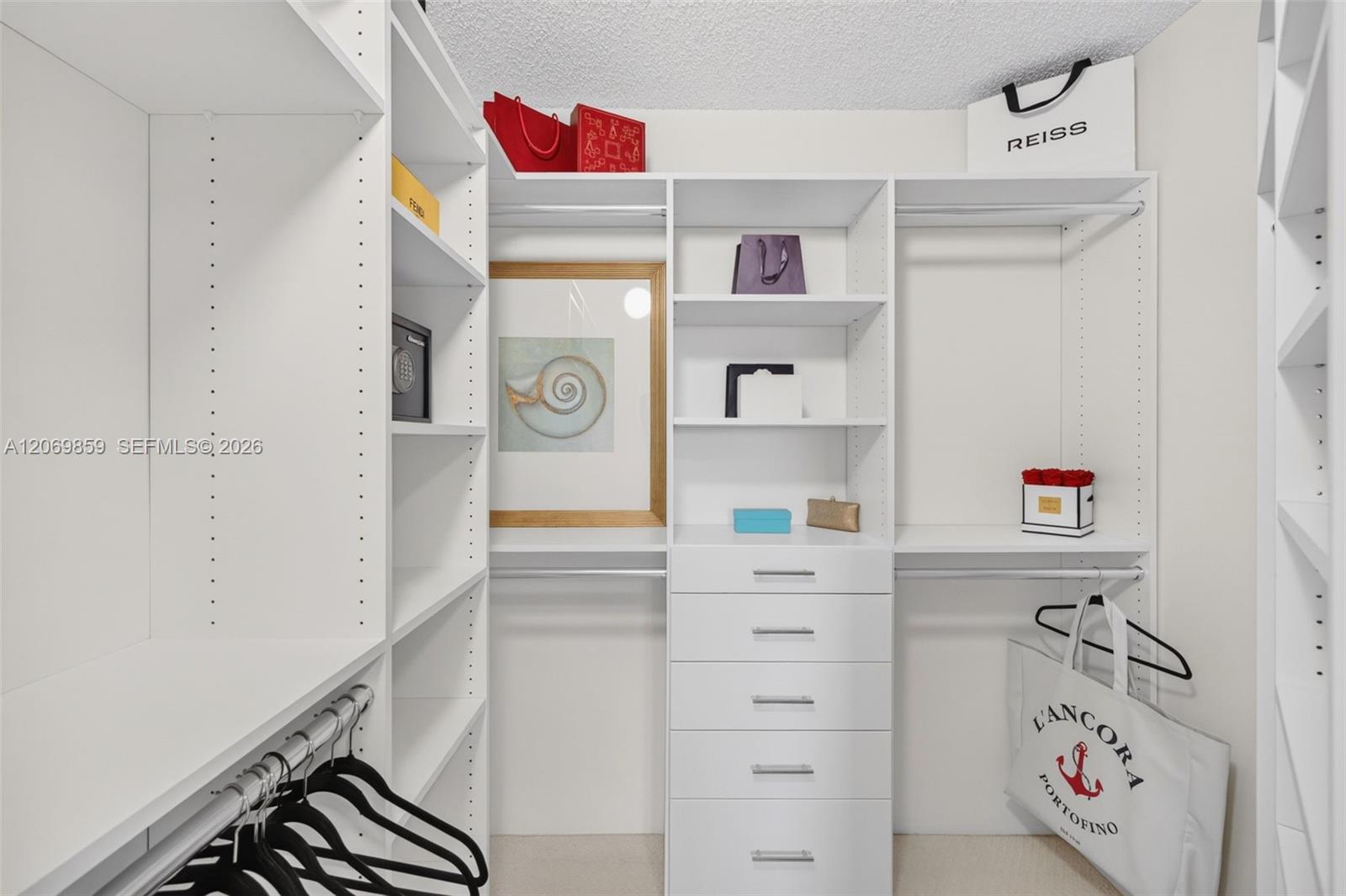 405 2 / 2 1230 sq. ft. $ 2026-08-12 0 foto