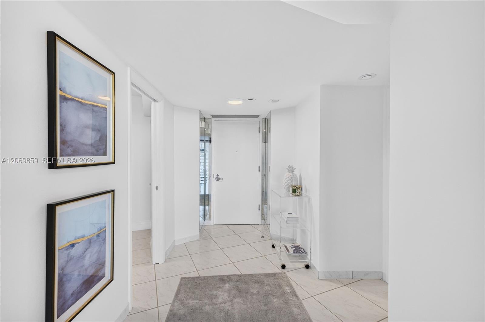 405 2 / 2 1230 sq. ft. $ 2026-08-12 0 foto