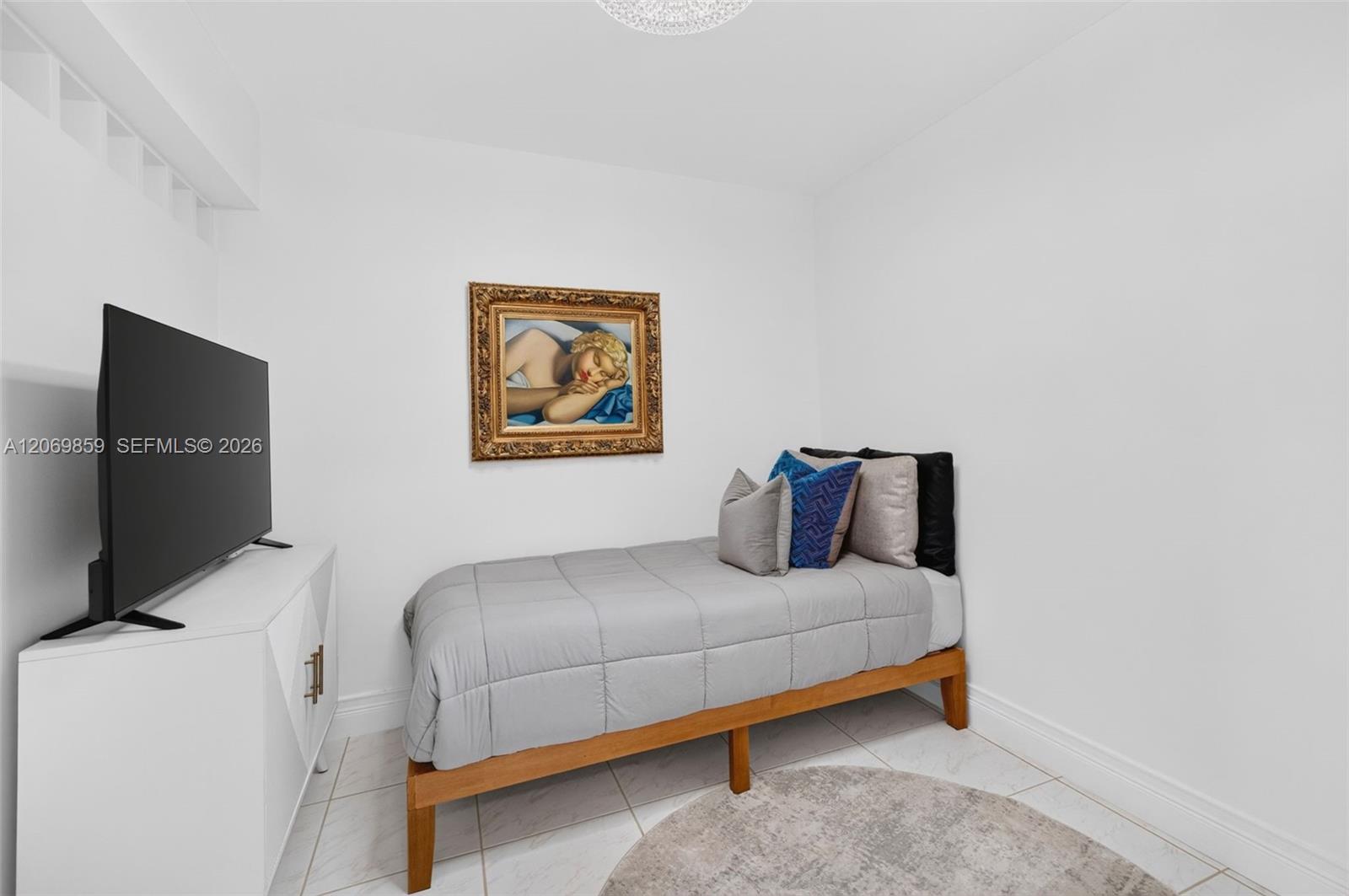 405 2 / 2 1230 sq. ft. $ 2026-08-12 0 foto