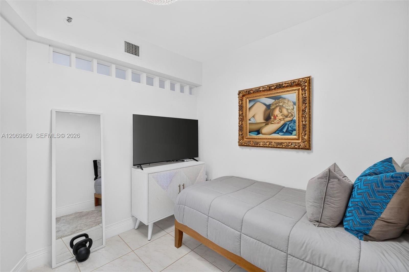 405 2 / 2 1230 sq. ft. $ 2026-08-12 0 foto