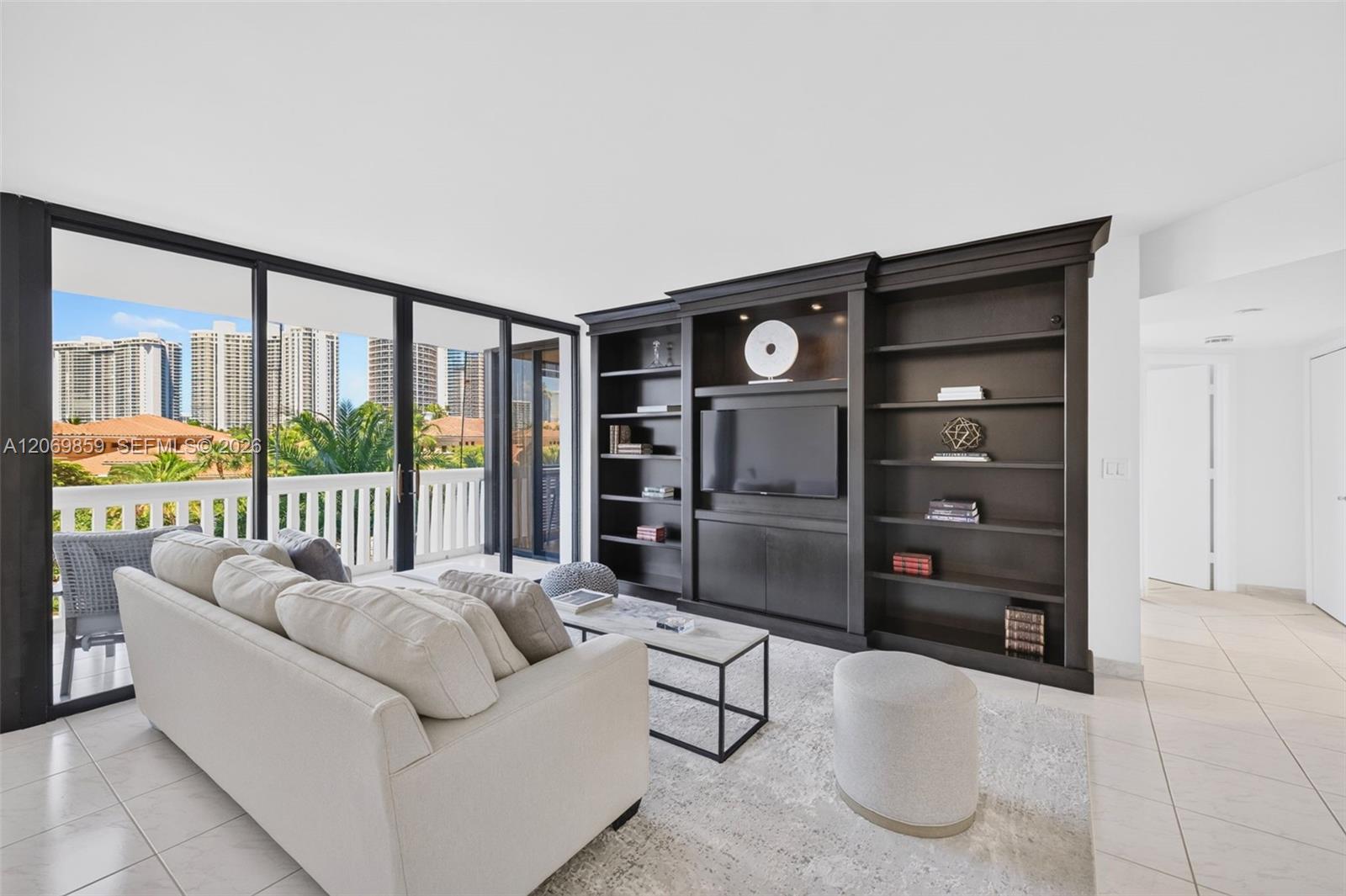 405 2 / 2 1230 sq. ft. $ 2026-08-12 0 foto