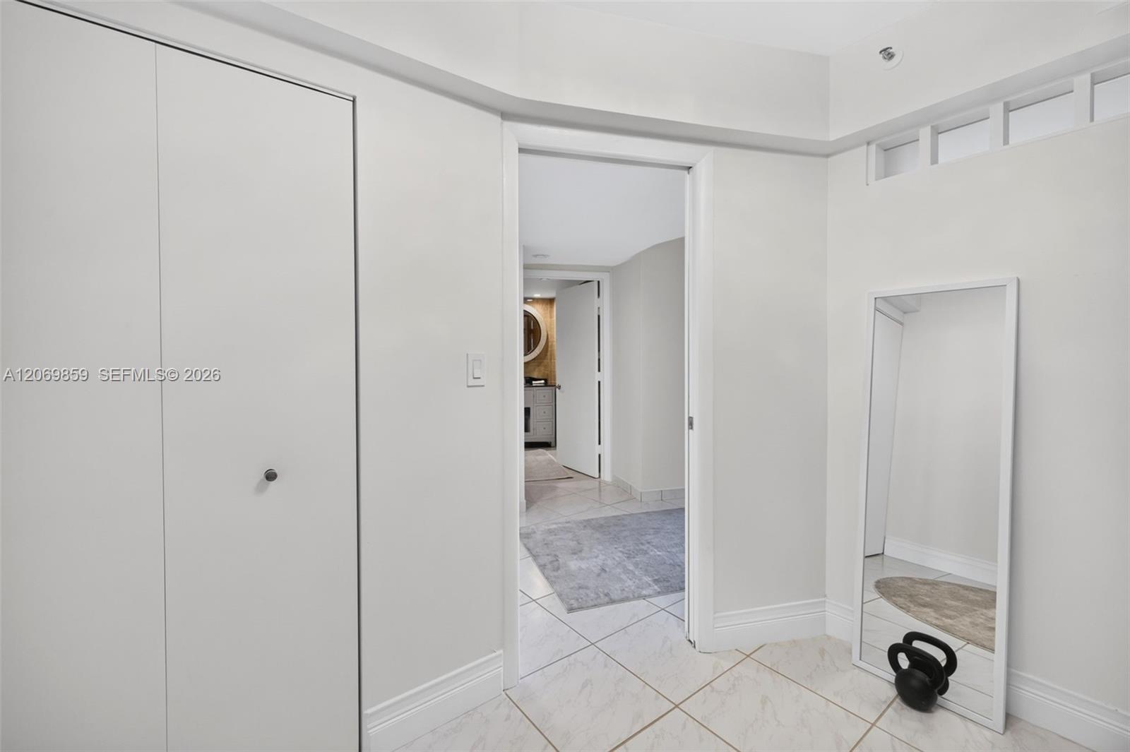 405 2 / 2 1230 sq. ft. $ 2026-08-12 0 foto