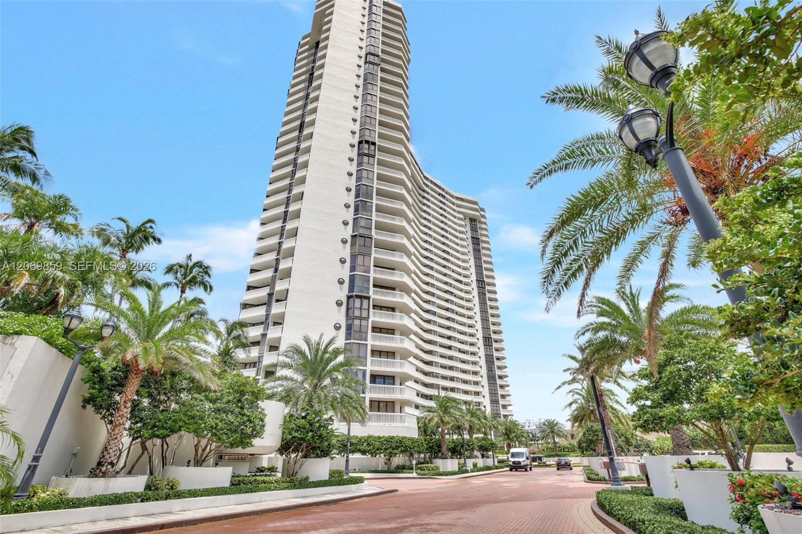 405 2 / 2 1230 sq. ft. $ 2026-08-12 0 foto
