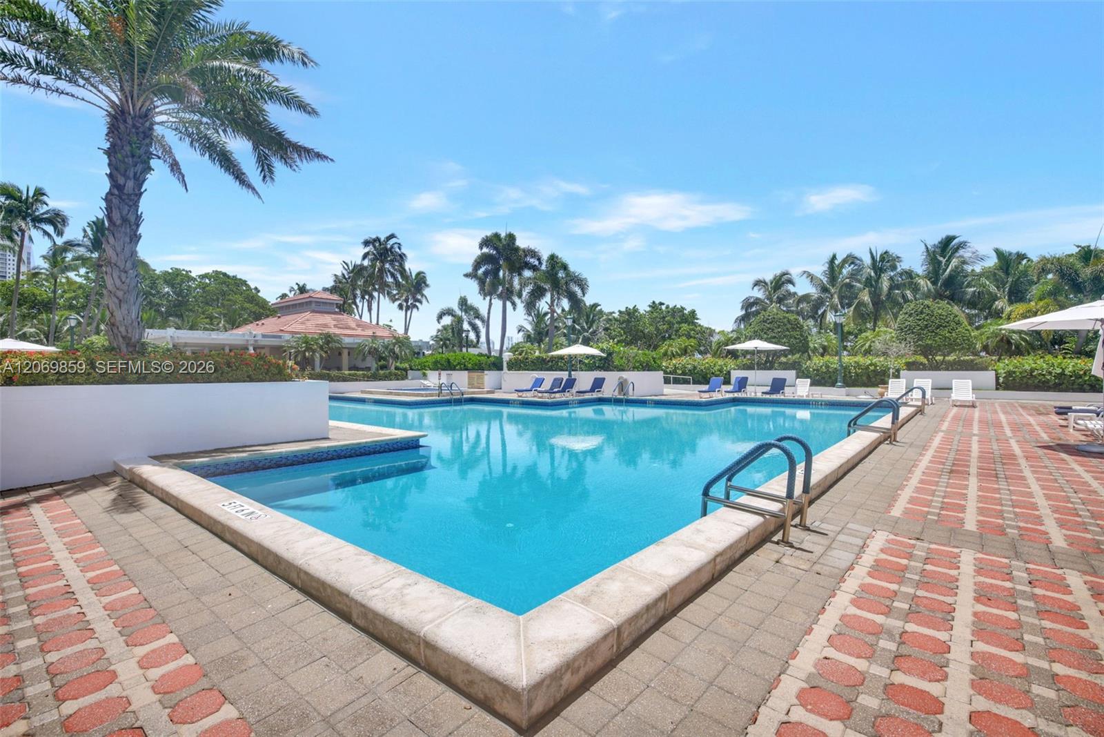 405 2 / 2 1230 sq. ft. $ 2026-08-12 0 foto