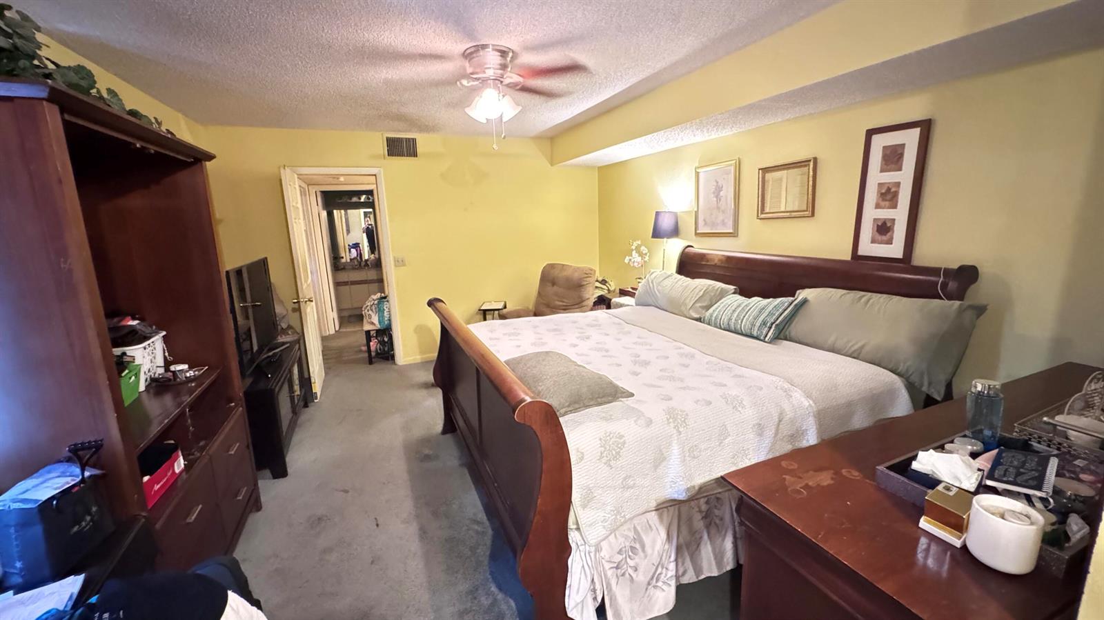 Ver detalles 8492 3 / 1460 sq. ft. $ 2026-08-13 0 foto