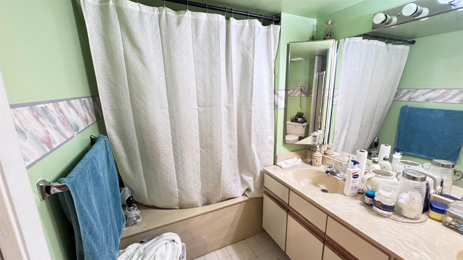 Ver detalles 8492 3 / 1460 sq. ft. $ 2026-08-13 0 foto