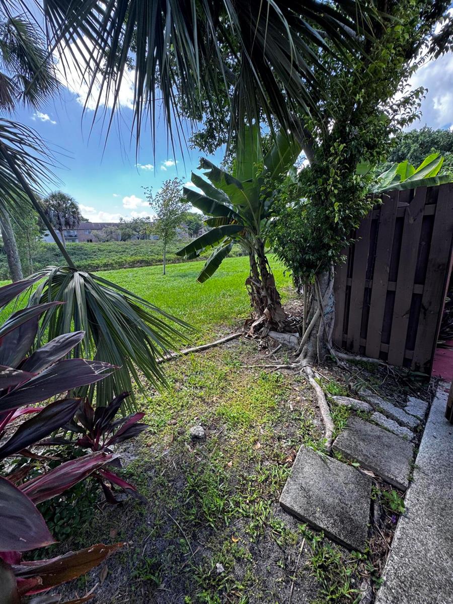 Ver detalles 8492 3 / 1460 sq. ft. $ 2026-08-13 0 foto