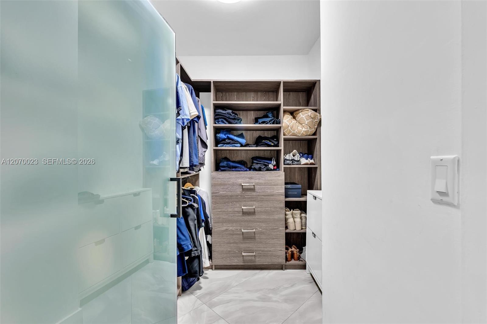 1106 2 / 3 2154 sq. ft. $ 2026-08-12 0 Photo