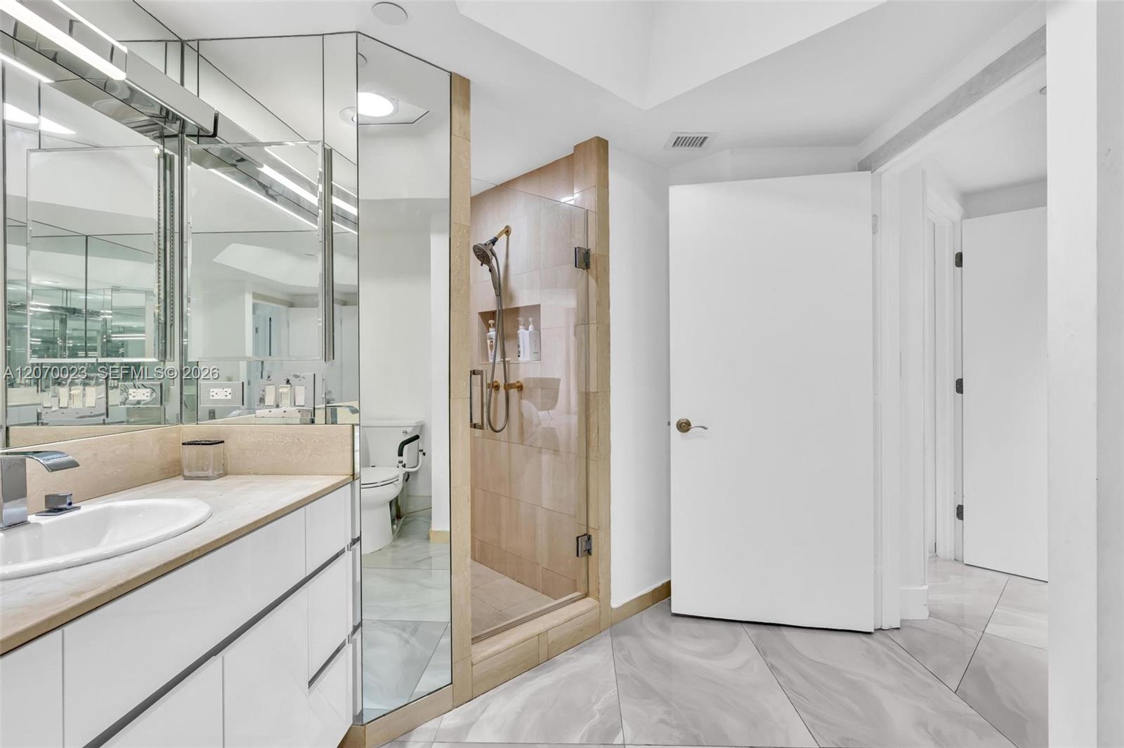 1106 2 / 3 2154 sq. ft. $ 2026-08-12 0 Photo