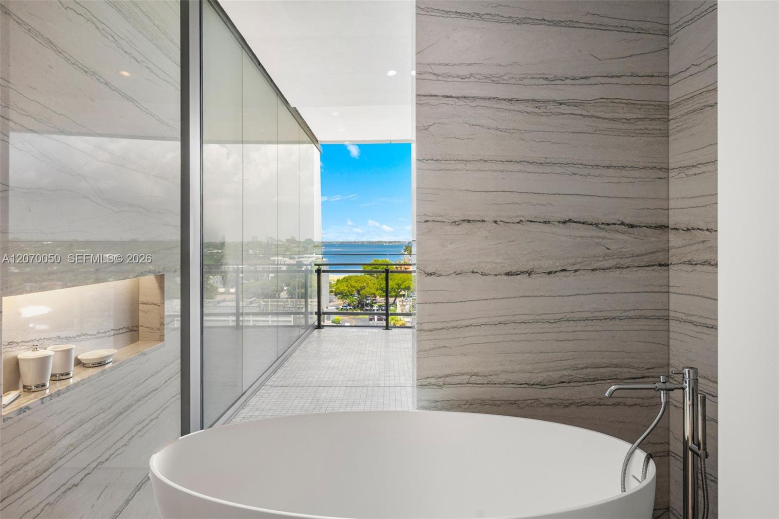 See details 705 2 / 3 1522 sq. ft. $ 2026-08-12 0 Photo
