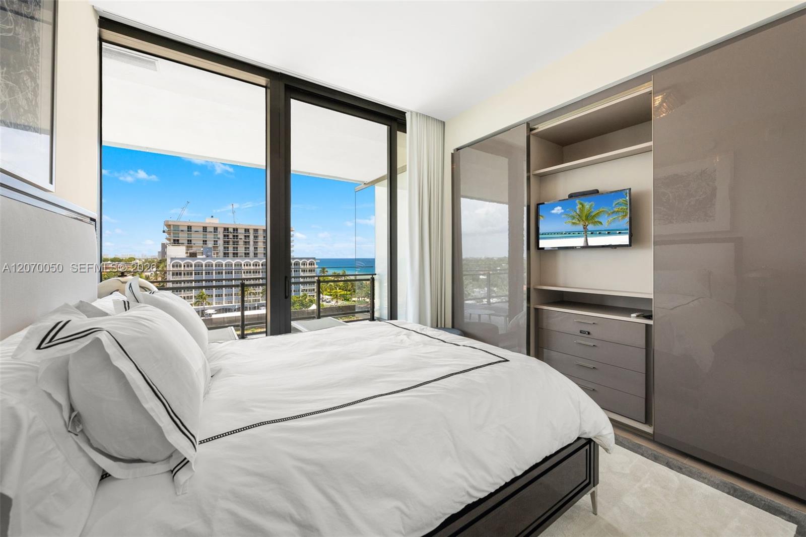 See details 705 2 / 3 1522 sq. ft. $ 2026-08-12 0 Photo