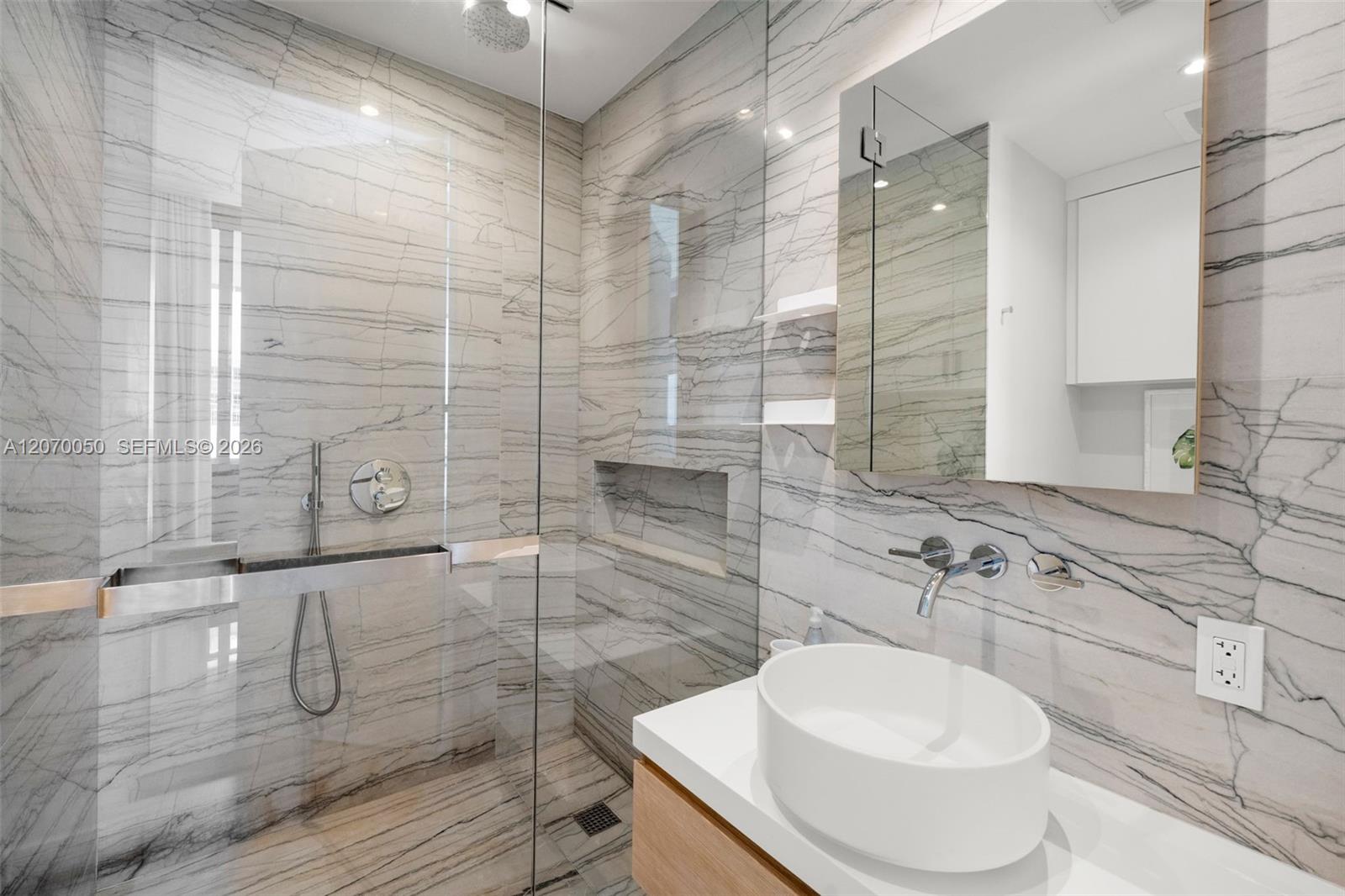 See details 705 2 / 3 1522 sq. ft. $ 2026-08-12 0 Photo