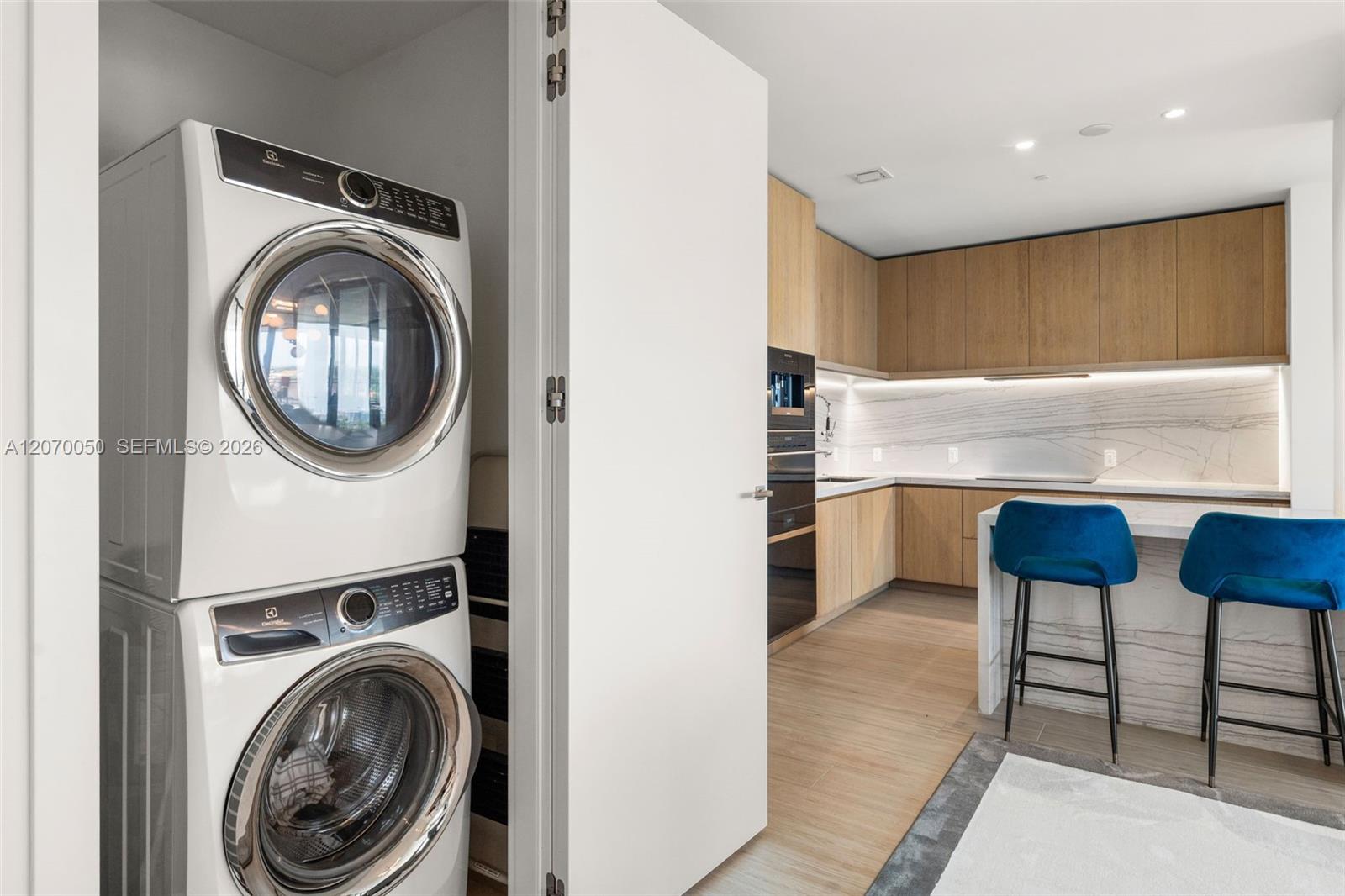 See details 705 2 / 3 1522 sq. ft. $ 2026-08-12 0 Photo