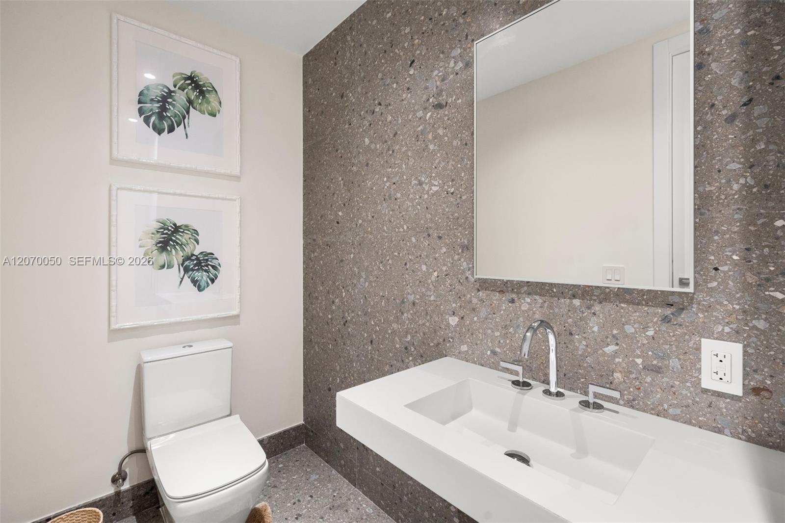 See details 705 2 / 3 1522 sq. ft. $ 2026-08-12 0 Photo