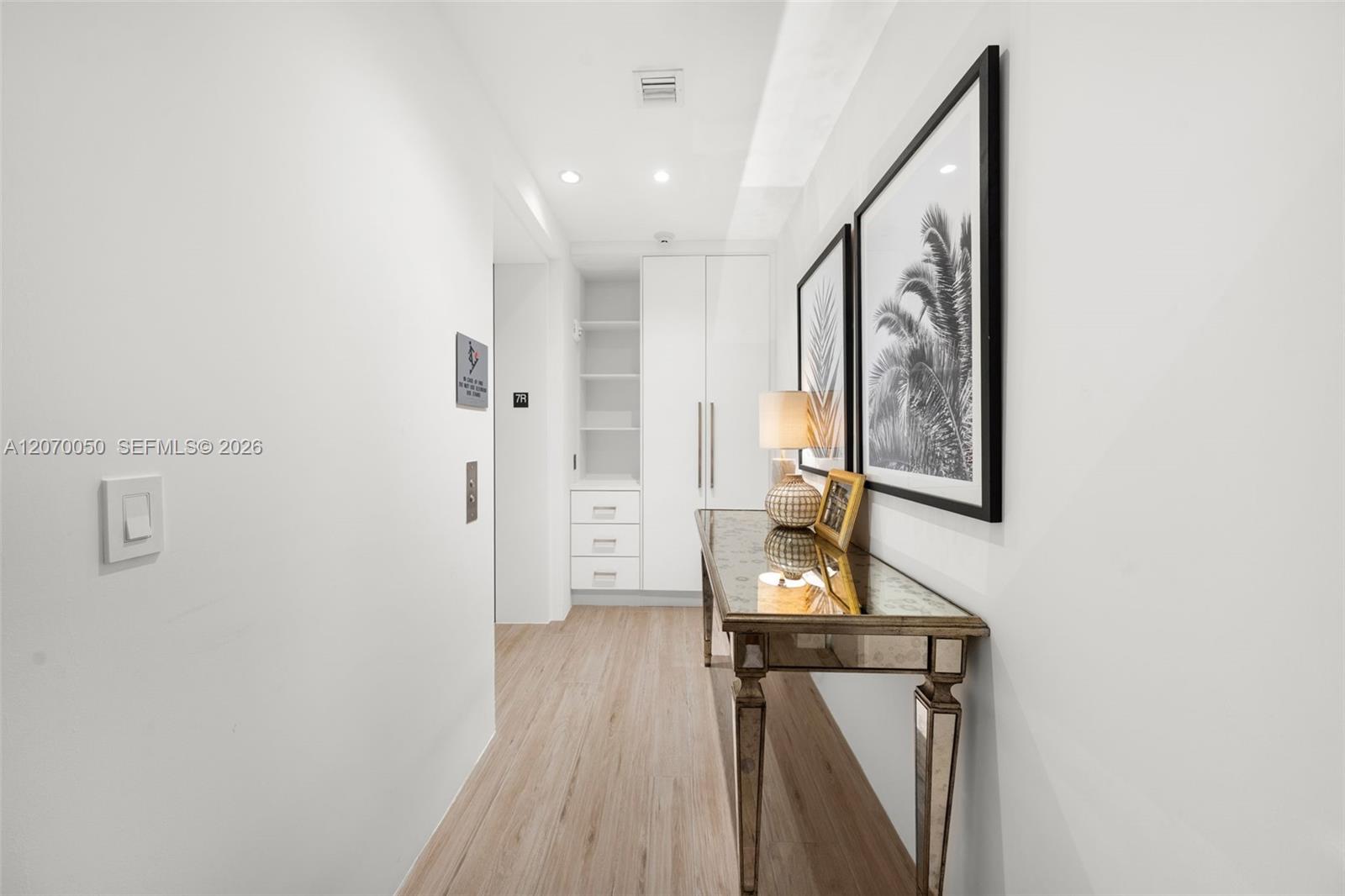 See details 705 2 / 3 1522 sq. ft. $ 2026-08-12 0 Photo