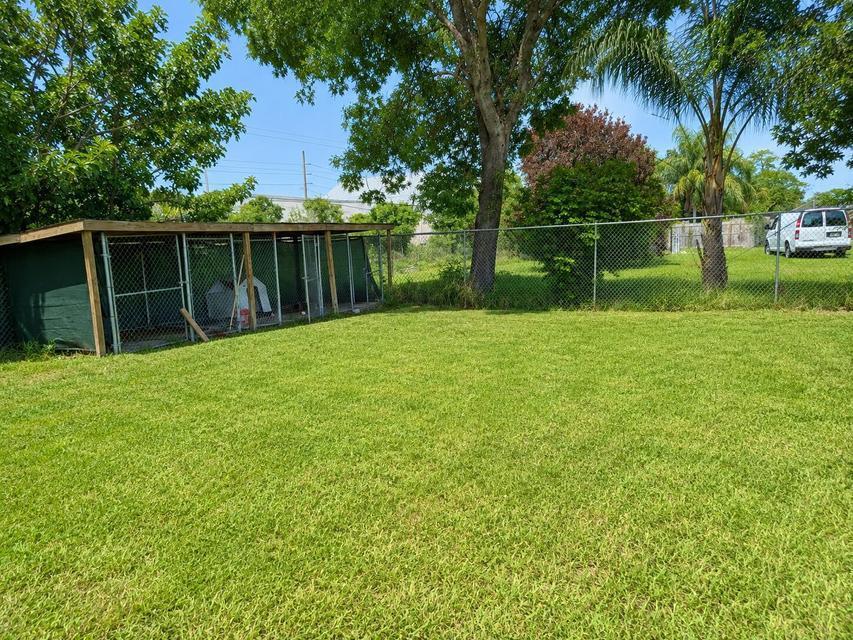 Ver detalles 2411 3 / 2 1913 sq. ft. $ 2026-08-13 0 foto